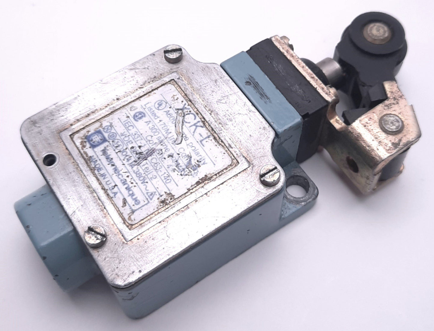 Used Telemecanique XCK-L Roller Lever Plunger Switch, 1/2" NPT, NC/NO, 10A, 500v IEC