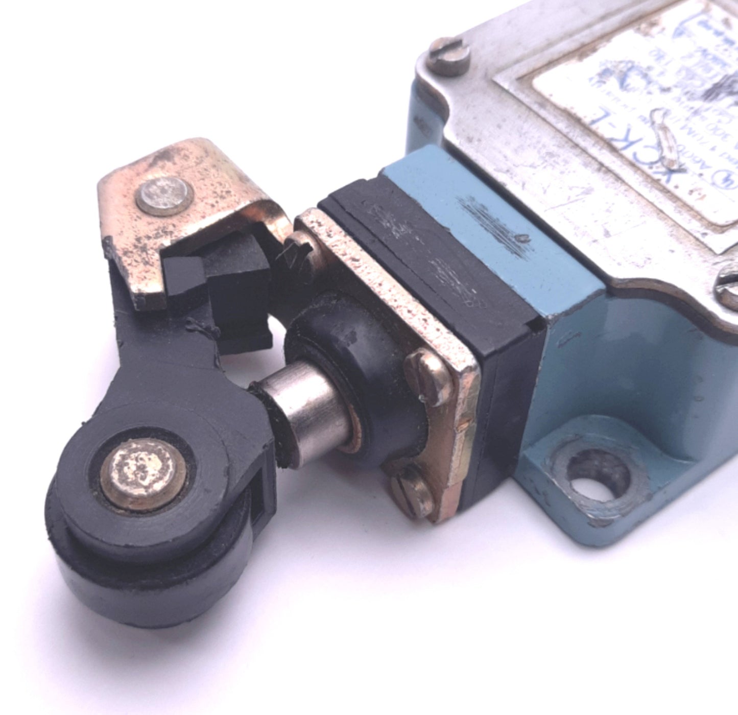 Used Telemecanique XCK-L Roller Lever Plunger Switch, 1/2" NPT, NC/NO, 10A, 500v IEC