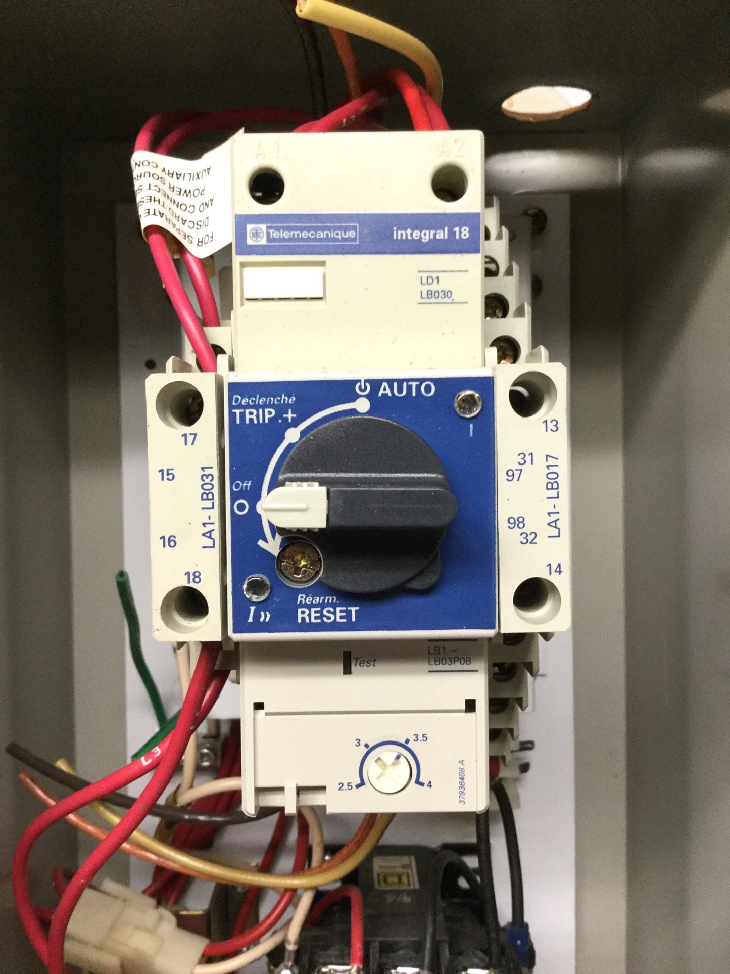 Used Square D LE1UI1847FC INTEGRAL Combo Motor Starter Control 3PH 15HP w/LB1 LB03P08