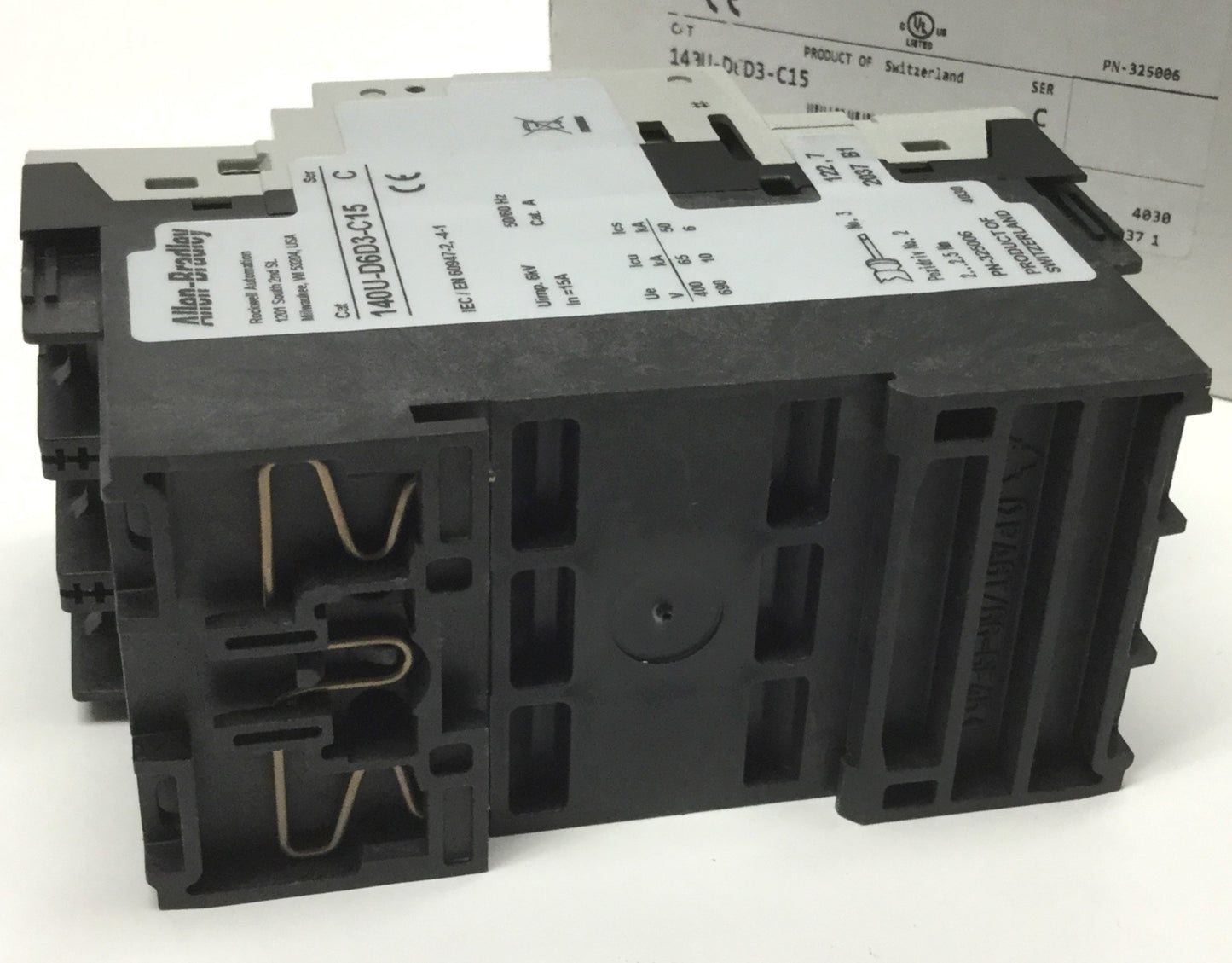 New – Open box Allen Bradley 140U-D6D3-C15 Circuit Breaker, 3-Pole, 600Y/347VAC 15A *Cracks*