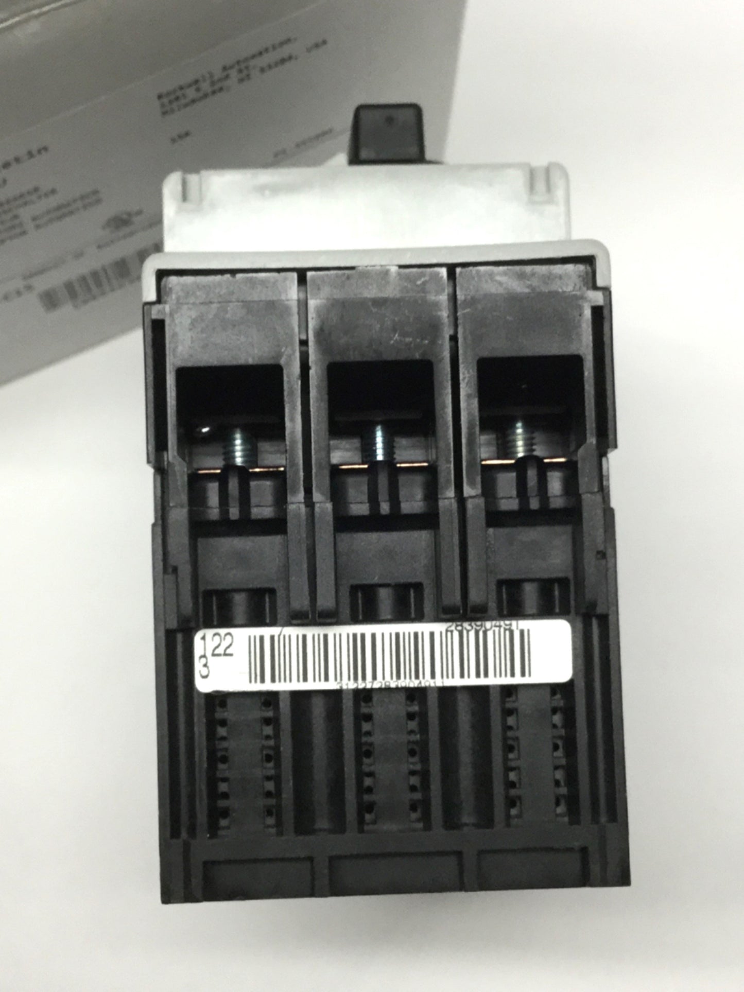 New – Open box Allen Bradley 140U-D6D3-C15 Circuit Breaker, 3-Pole, 600Y/347VAC 15A *Cracks*