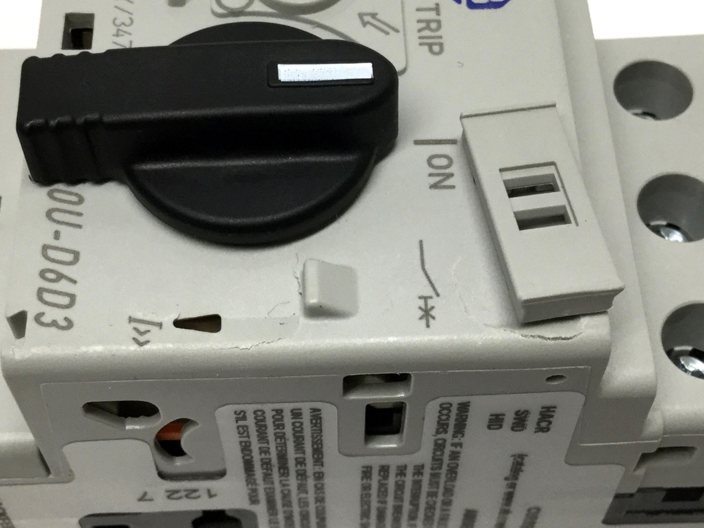 New – Open box Allen Bradley 140U-D6D3-C15 Circuit Breaker, 3-Pole, 600Y/347VAC 15A *Cracks*