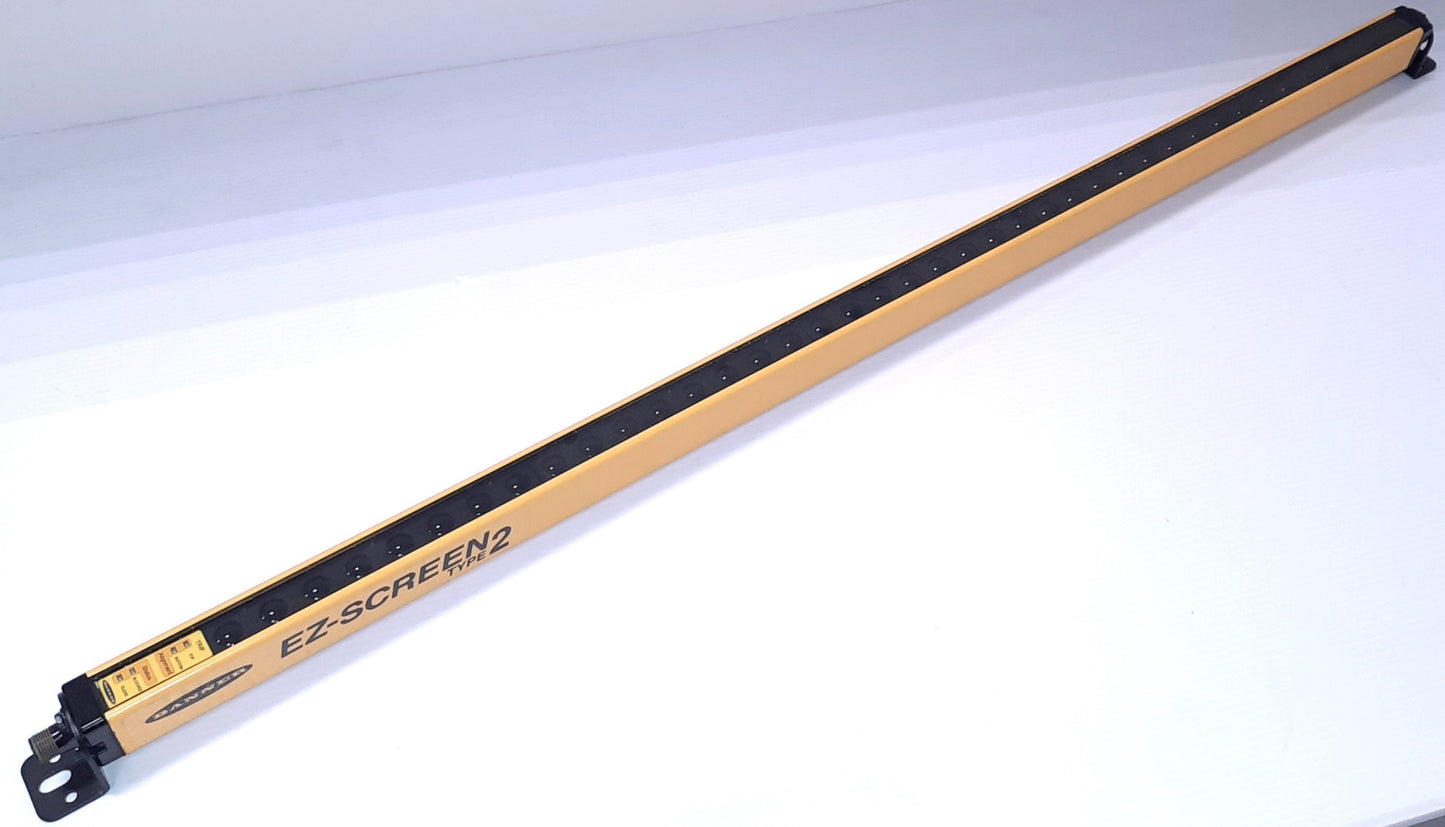 Used Banner LS2TR30-750Q8 EZ Screen Type 2 Receiver 750mm, 15m Range 24v DC 90mA, M12
