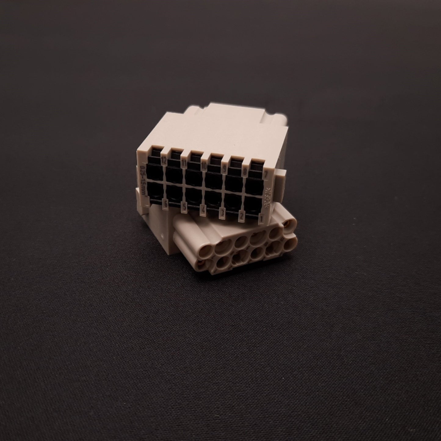 New Harting 09140122734 Rectangular Socket Insert 250V, 10A, 16 - 24AWG 12 Position