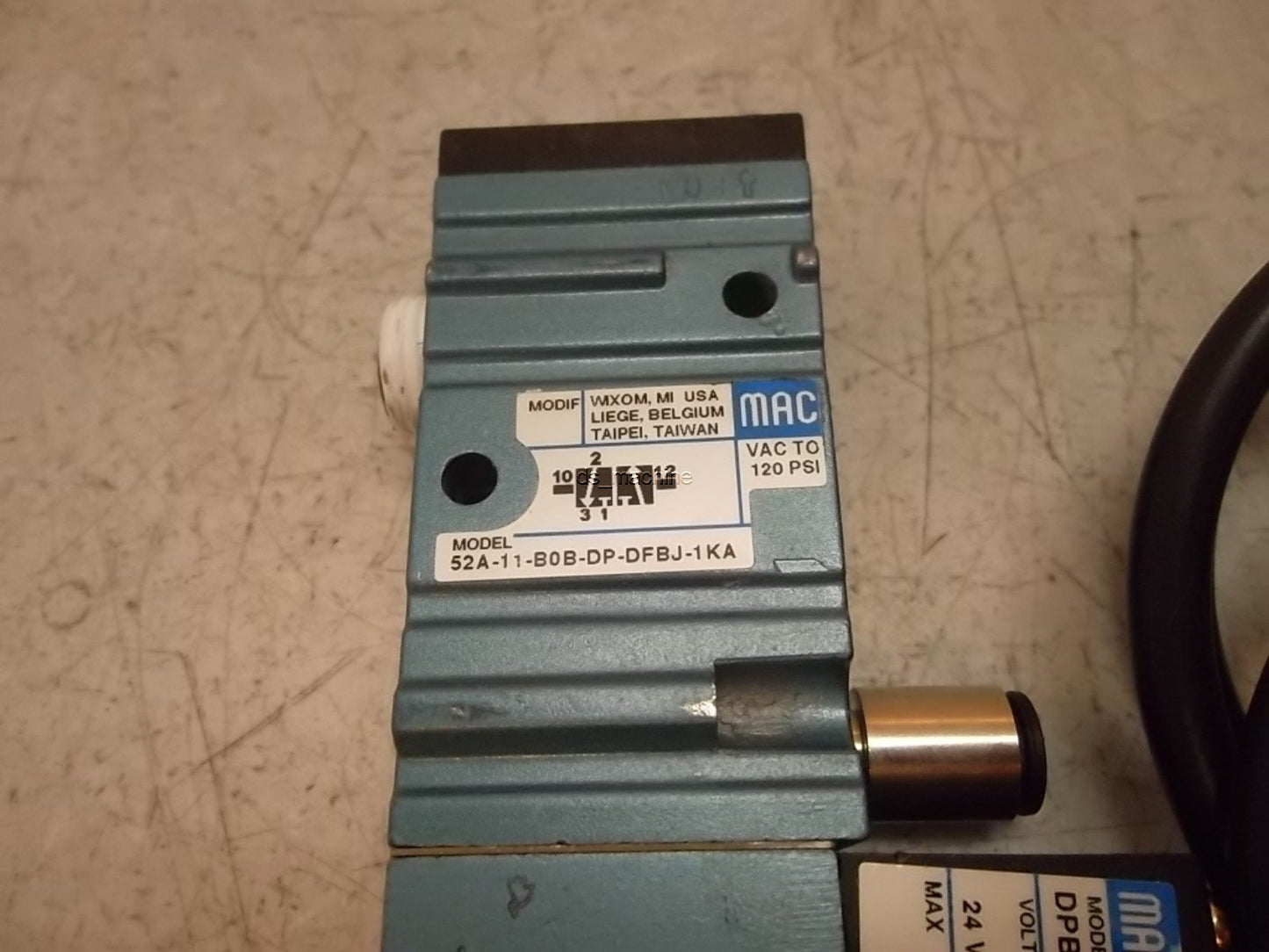 Used MAC Valve 52A-11-B0B-DP-DFBJ-1KA 3-Way Solenoid Valve