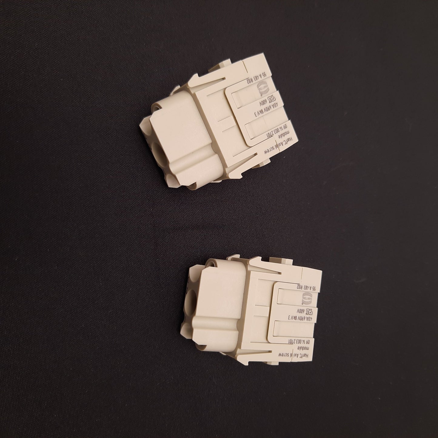 New Harting 09140032701 Socket Insert 3 Position 8-14AWG, 600V, 40A, Han Modular