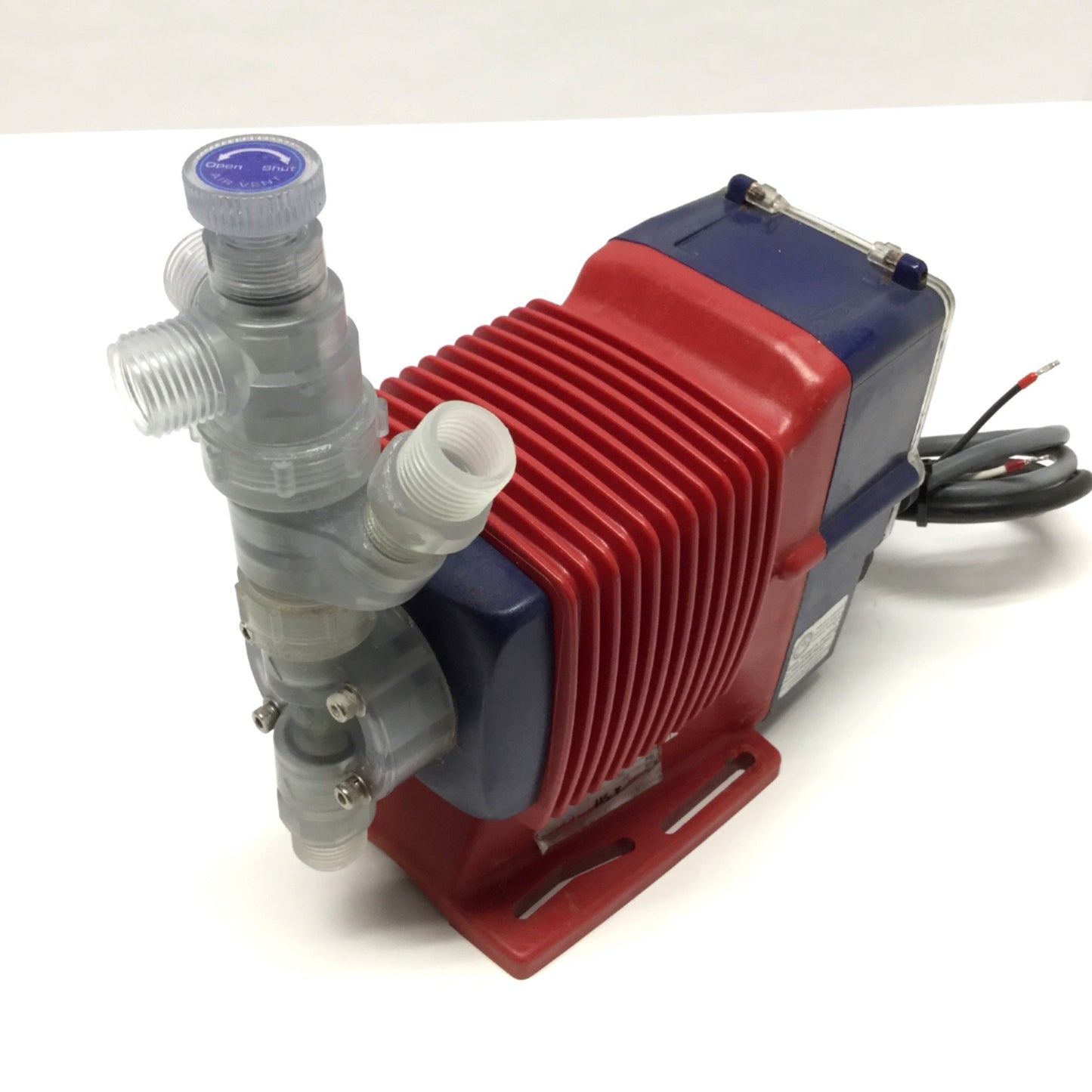 Used Iwaki EWN-B11VCURA Metering Pump & Drive Controller 150psi, 0.5GPH, 115VAC