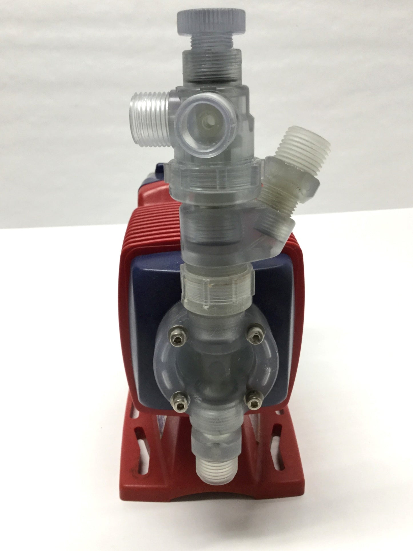 Used Iwaki EWN-B11VCURA Metering Pump & Drive Controller 150psi, 0.5GPH, 115VAC