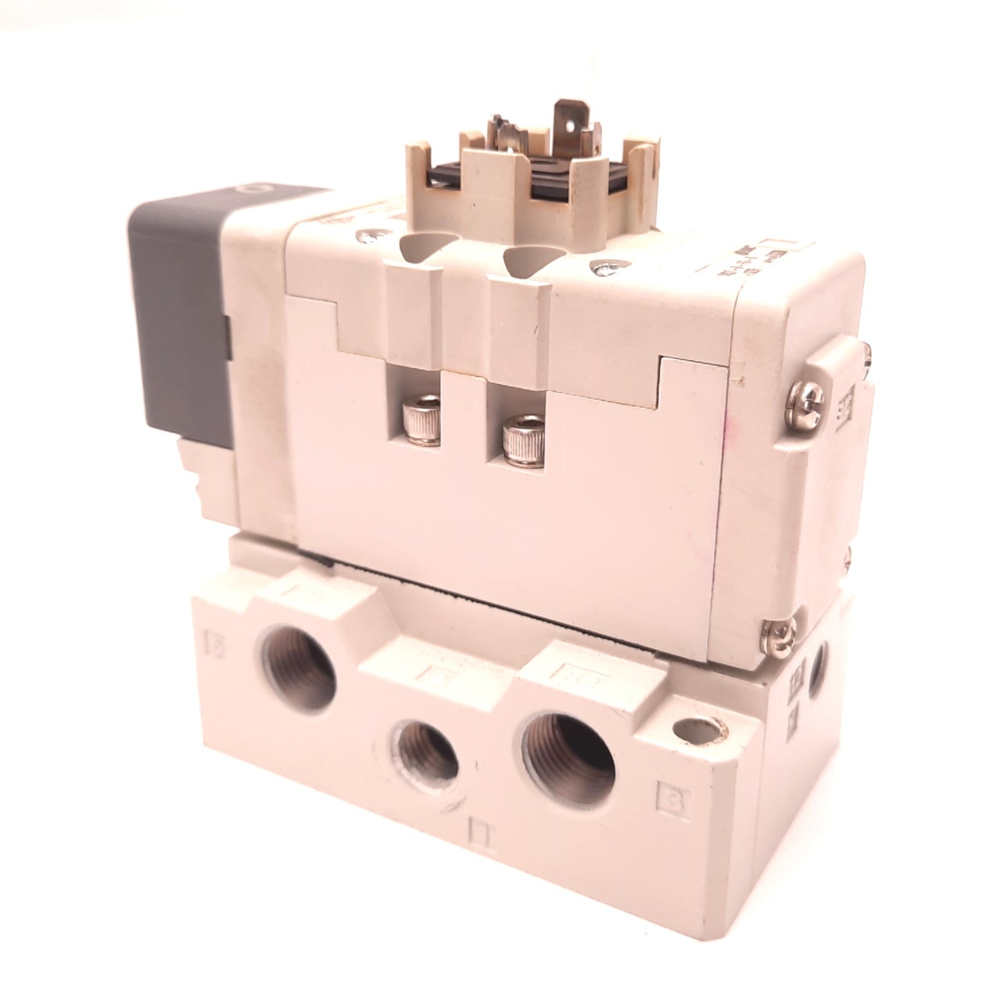 Used SMC VQ7-6-FG-S-1Z Solenoid Valve, 2-Position 5-Port, Coil Voltage: 100VAC
