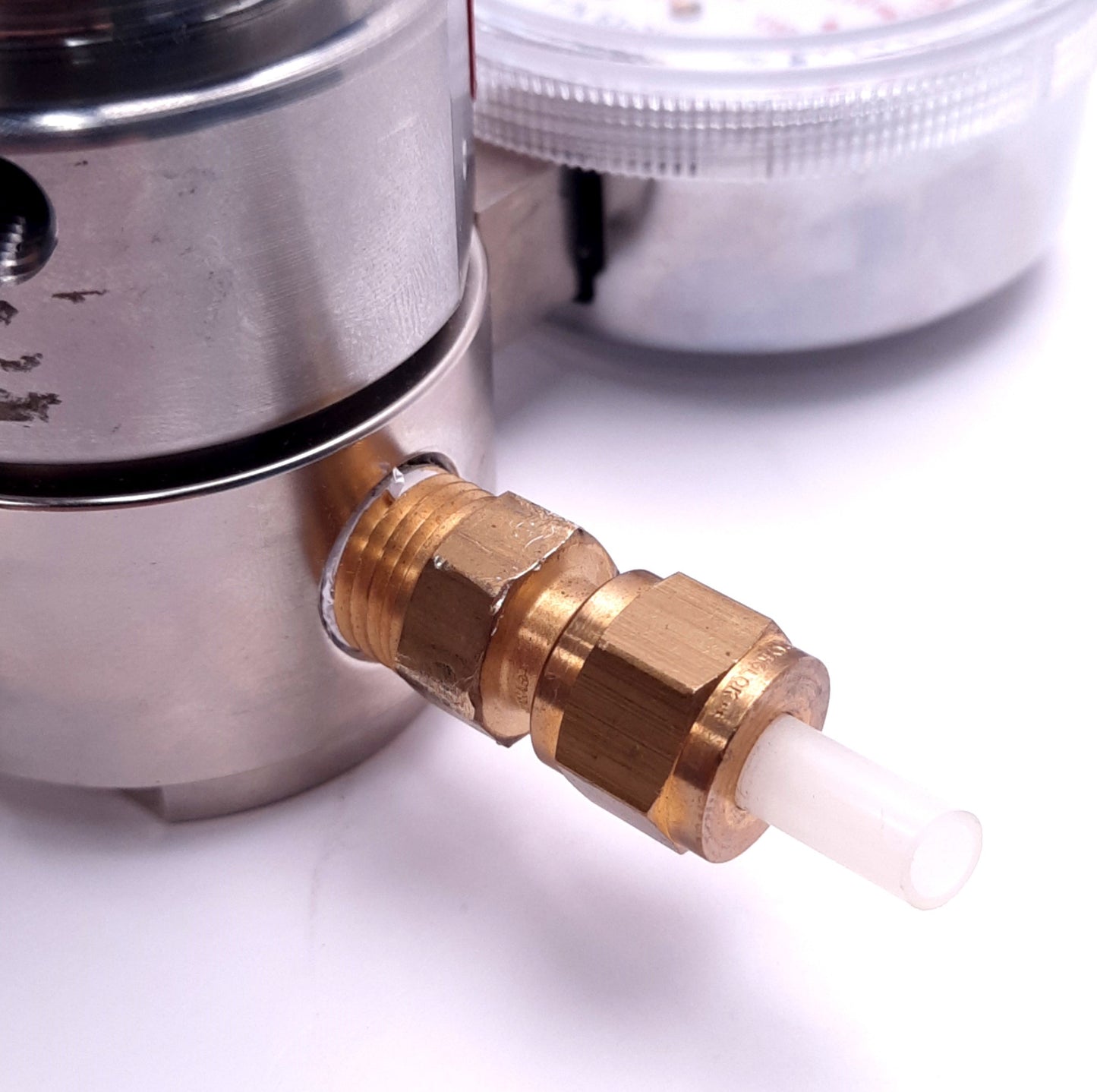 Used Matheson 3423 High Purity Regulator & Gauge, 4-100 Psig, 30" Vac-200 Psig Gauge