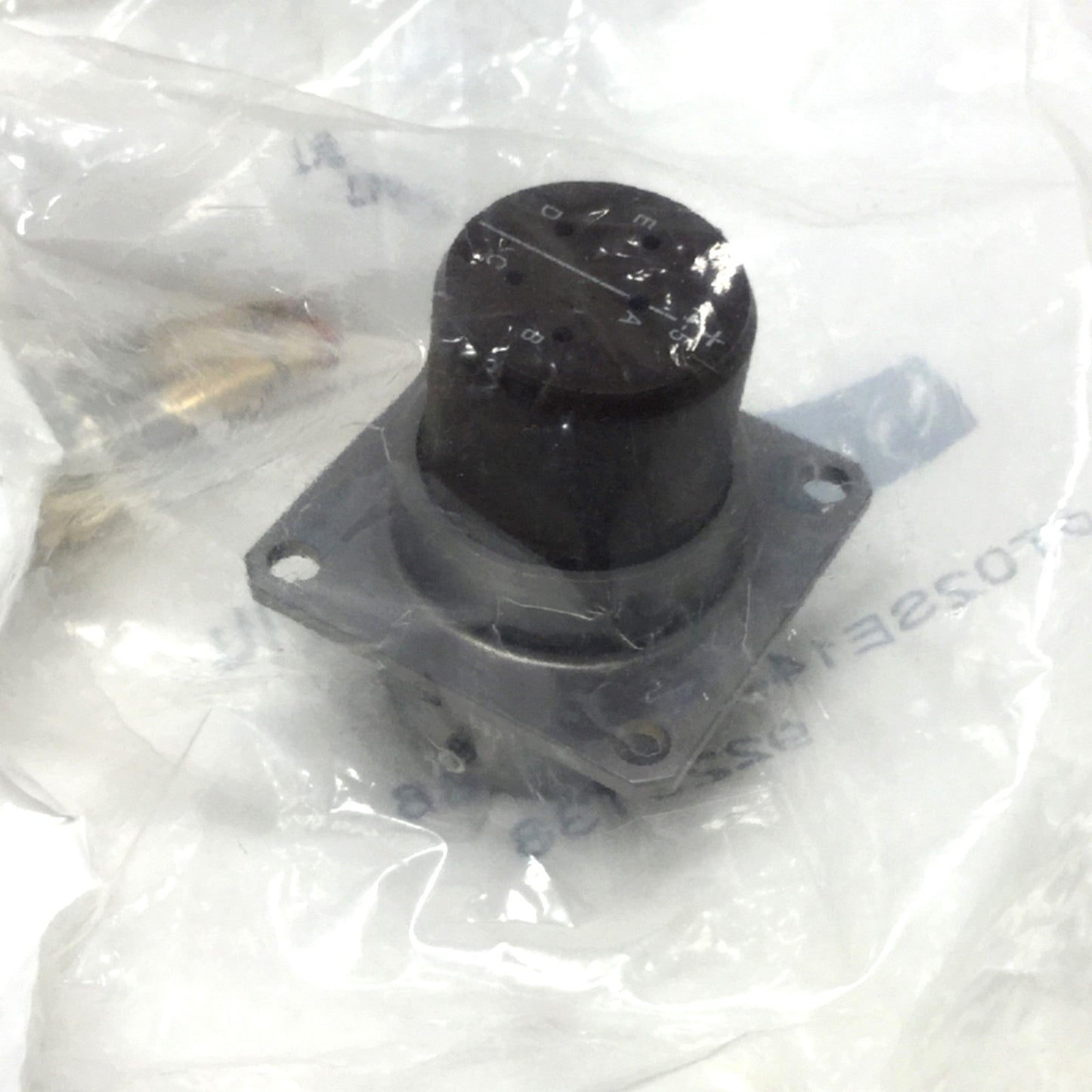 New Amphenol PT02SE14-5SX-P288 Box Mount Circular Bayonet Connector, 5-Pos, 13A