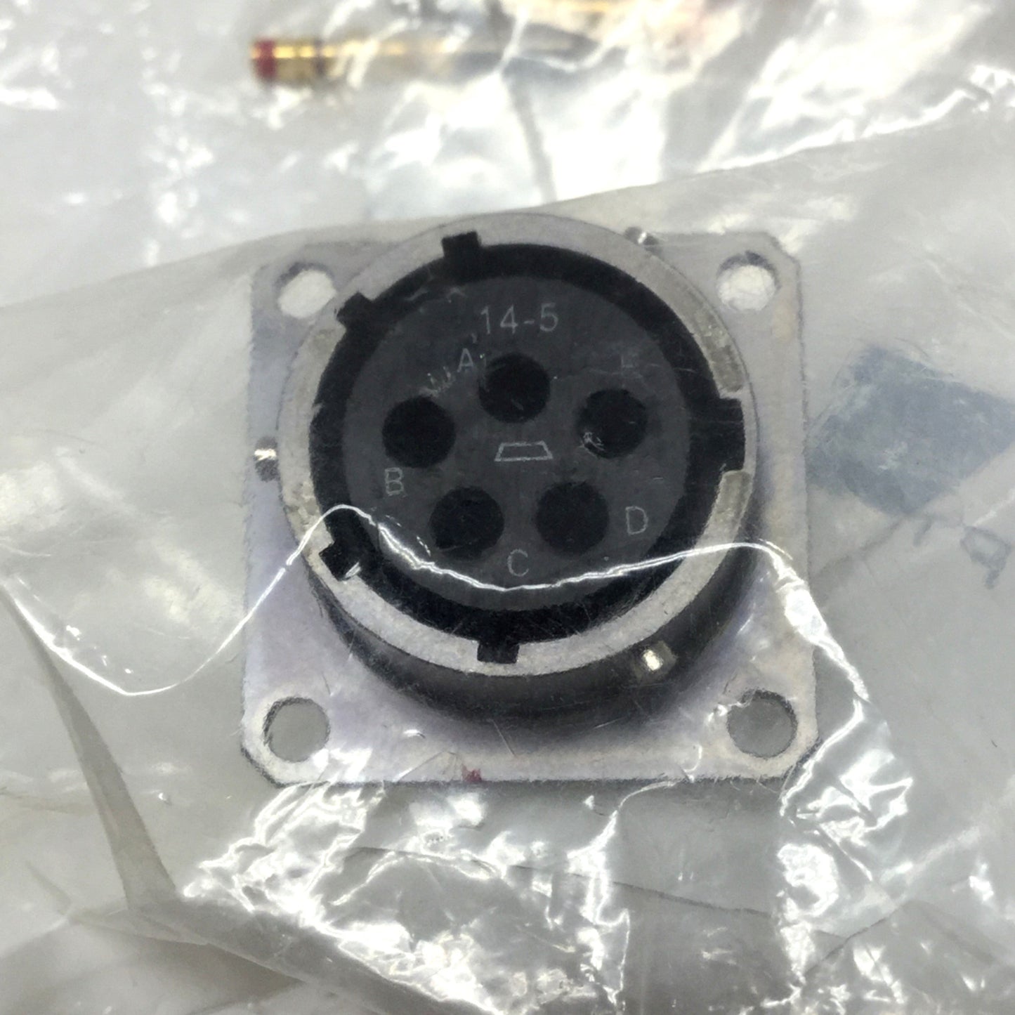 New Amphenol PT02SE14-5SX-P288 Box Mount Circular Bayonet Connector, 5-Pos, 13A