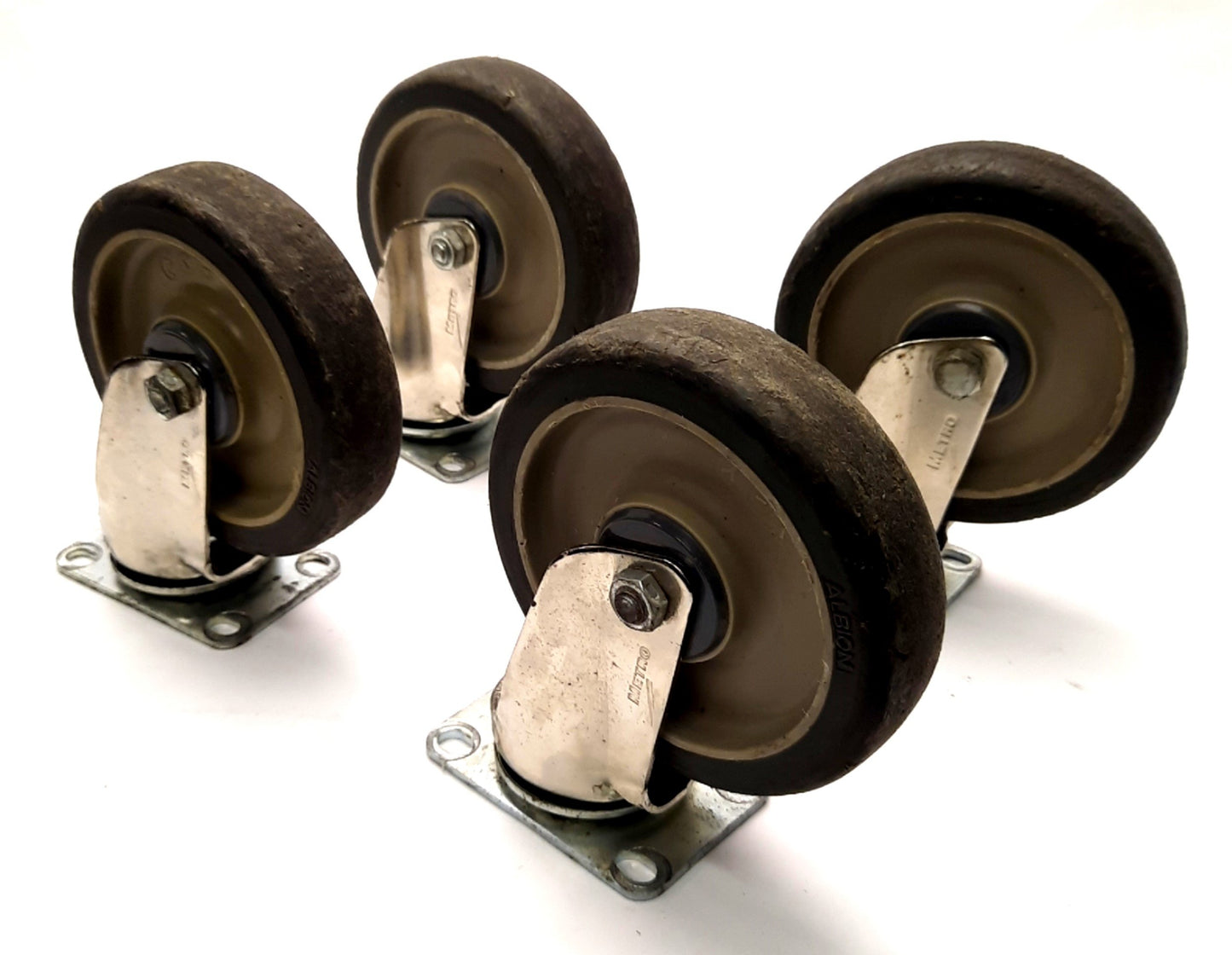 Used Lot of 4 Metro 5BP Swivel Casters 5"x1-1/4" Polyurethane Wheel, 300lb Capacity