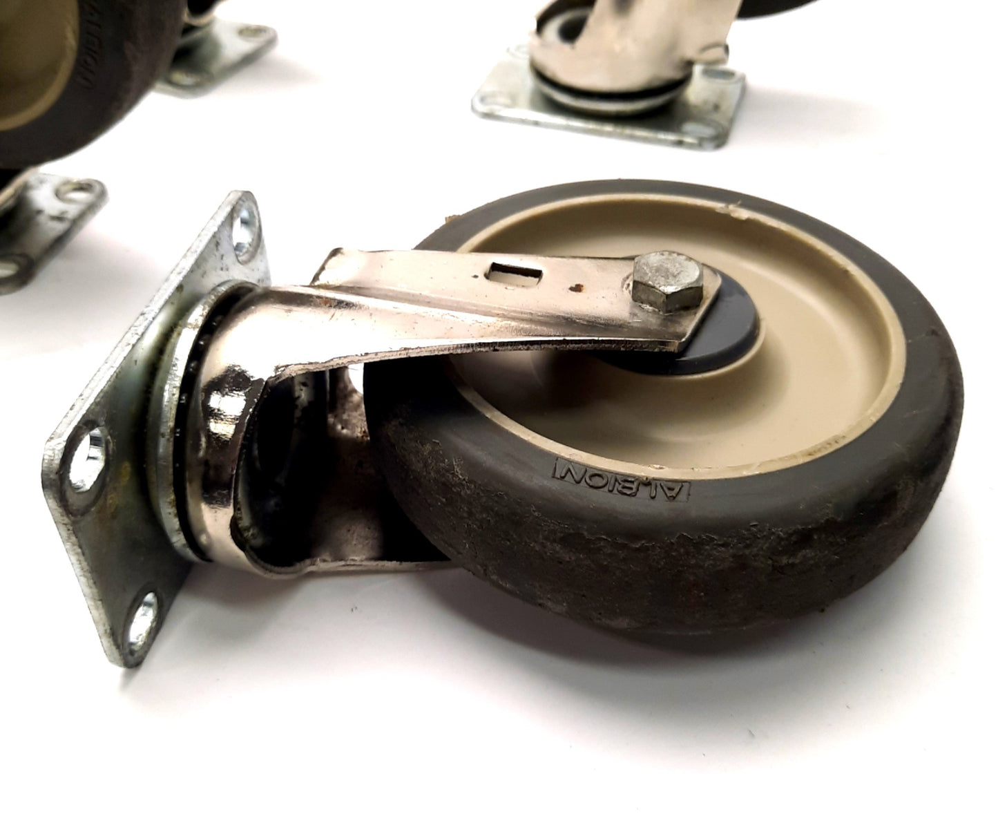 Used Lot of 4 Metro 5BP Swivel Casters 5"x1-1/4" Polyurethane Wheel, 300lb Capacity