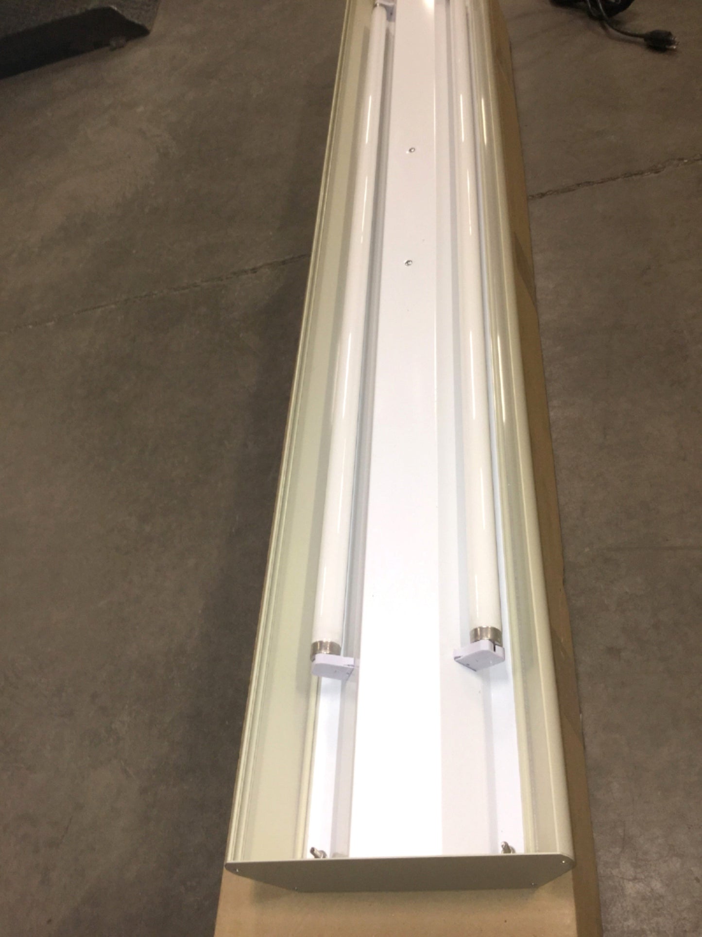 New Lista 8655-1 Dual Fluorescent Lamp Workbench Light Fixture, T8 Ballast, 60" L
