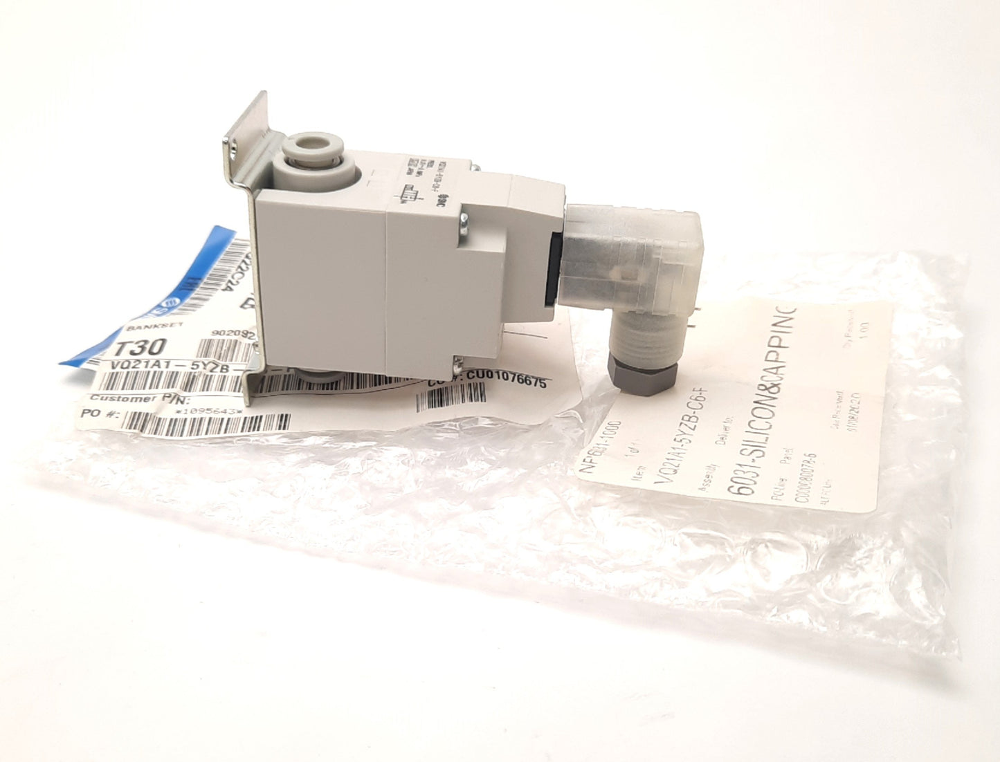 New SMC VQ2A1-5YZB-C6-F Solenoid Valve NC, Din Terminal, w/ Bracket, 24v DC Coil