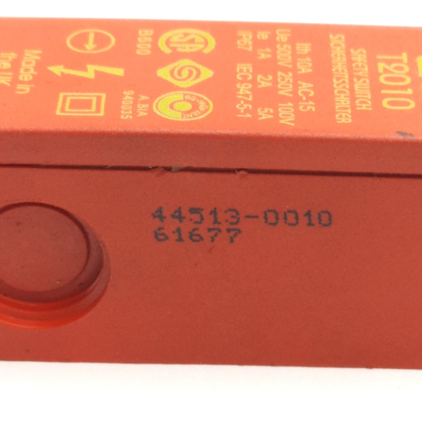 Used Omron 44513-0010 STI T2010 Safety Interlock Switch w/ Key 250V AC 2A, 1NO/NC