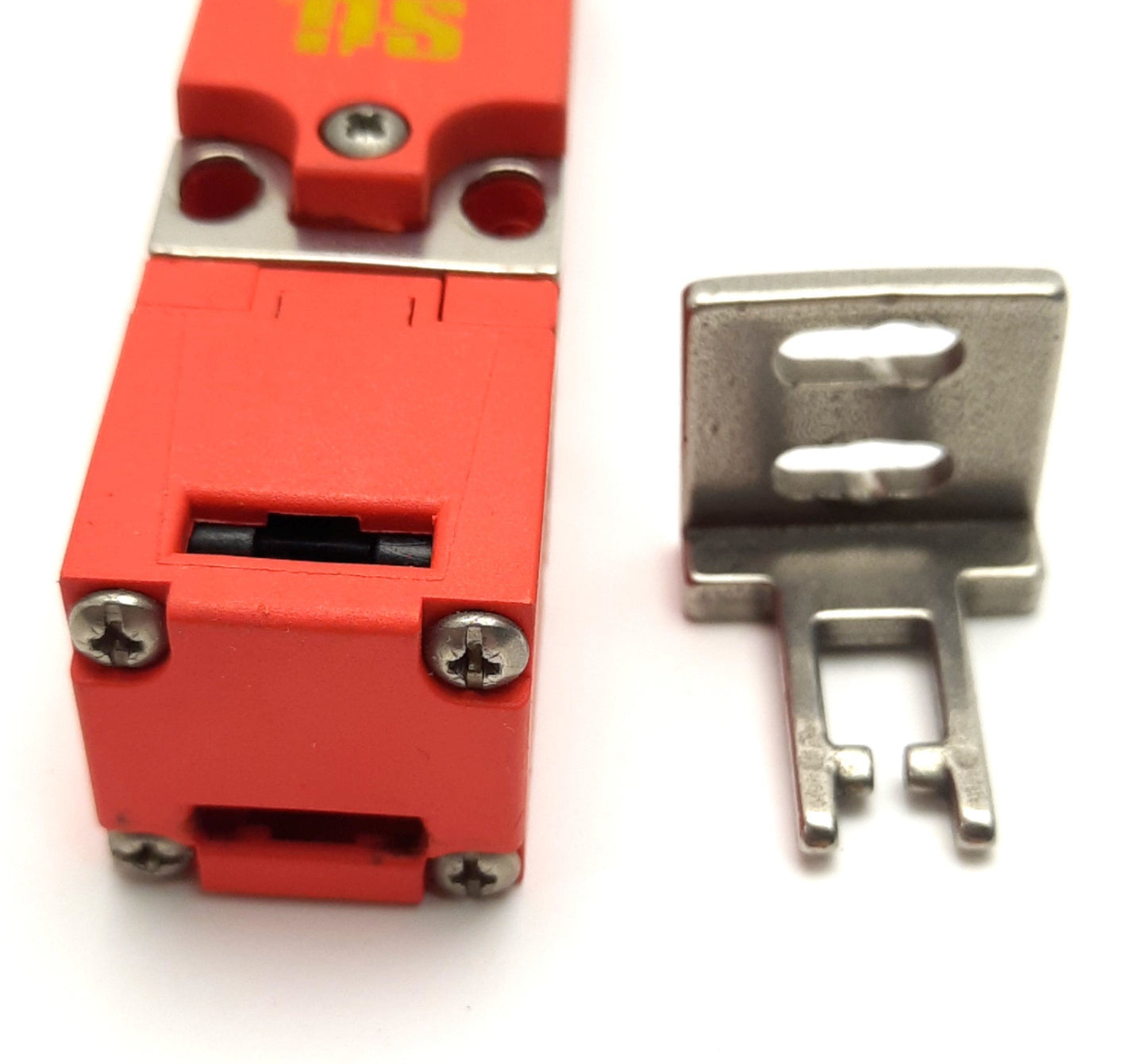 Used Omron 44513-0020 STI T2010 Safety Interlock Switch w/ Key 250v AC 2A, 1NO&NC M16