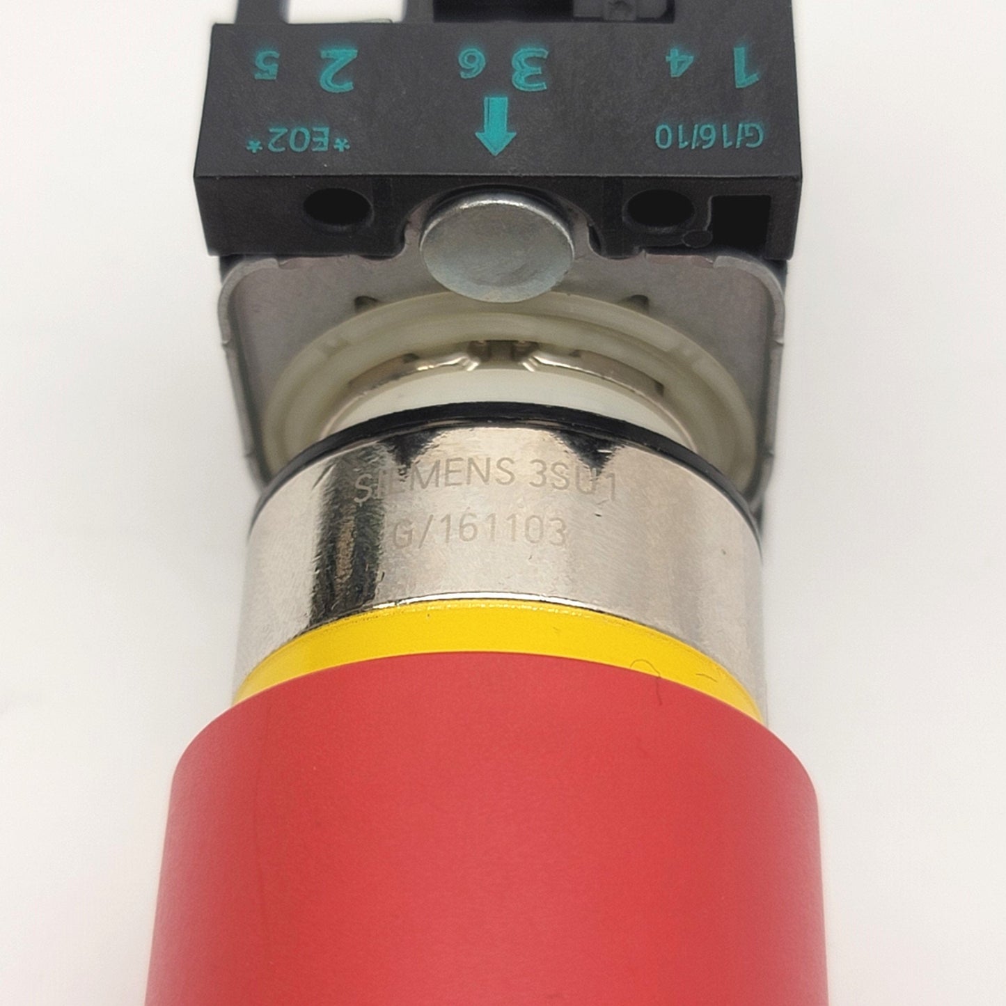 Used  Siemens 3SU1051-1GB20-0AA0 Emergency Stop Button W 3SU1400-1AA10-3CA0 Contact