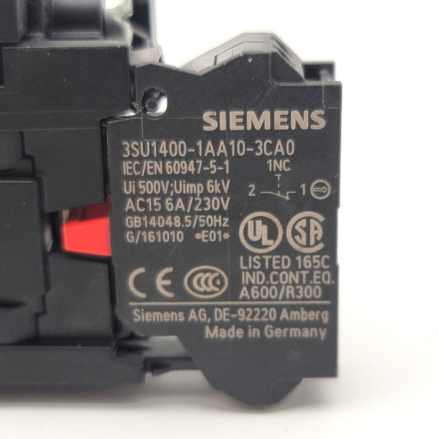 Used  Siemens 3SU1051-1GB20-0AA0 Emergency Stop Button W 3SU1400-1AA10-3CA0 Contact