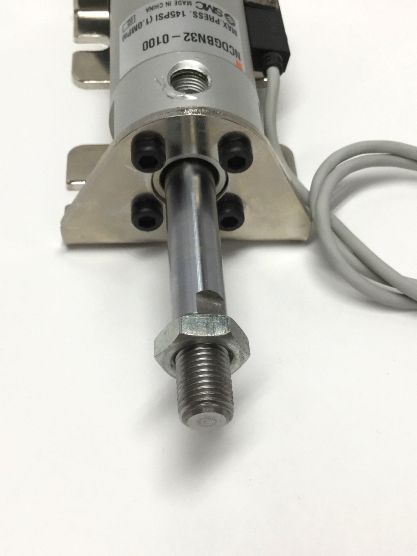 Used SMC NCDGBN32-0100 Pneumatic Cylinder, 32mm Bore, 1" Stroke w/ 1x Auto Switch