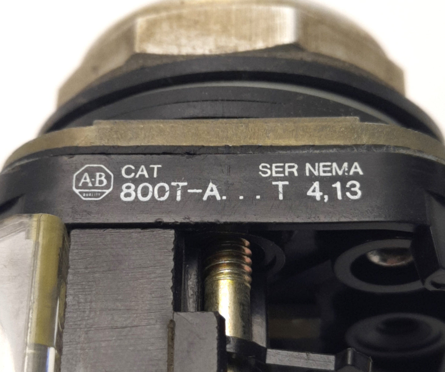 Used Allen Bradley 800T-A6D1 Push Button, Red, Contacts 1x N.O./N.C., 600v 10A