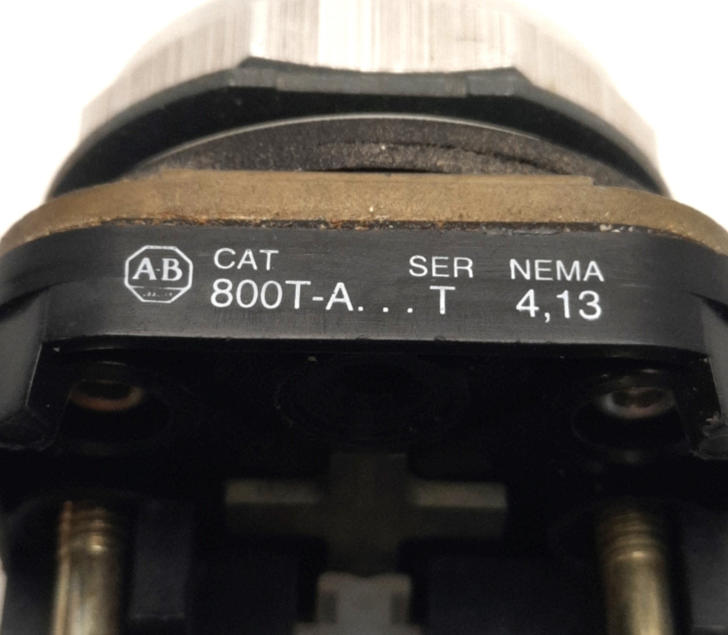 Used Allen Bradley 800T-A T Push Button, Green, Momentary N/O, 30mm, 600v