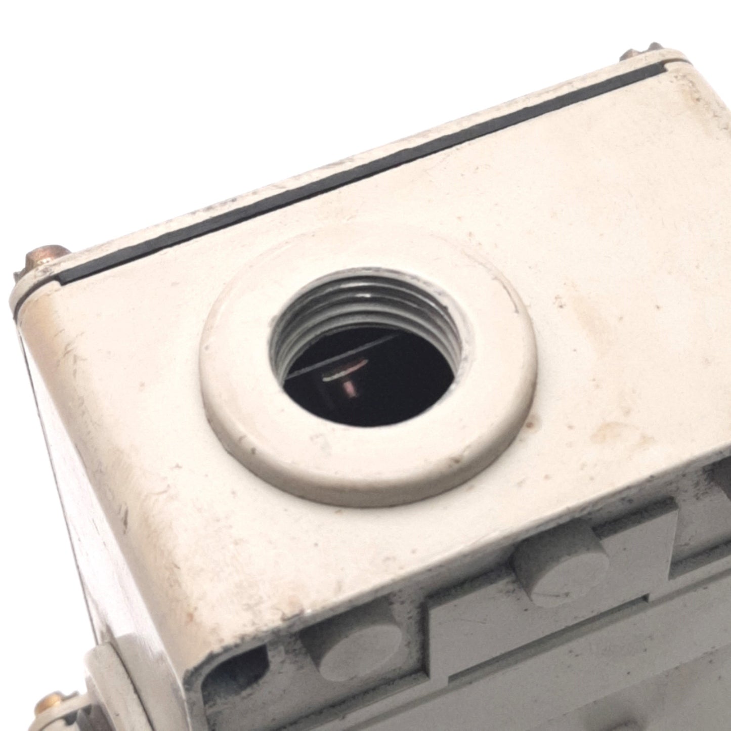 Used Telemecanique XY2CE1A150 Latching E-Stop Rope Pull Switch, NO+NC, 240vAC/250vDC