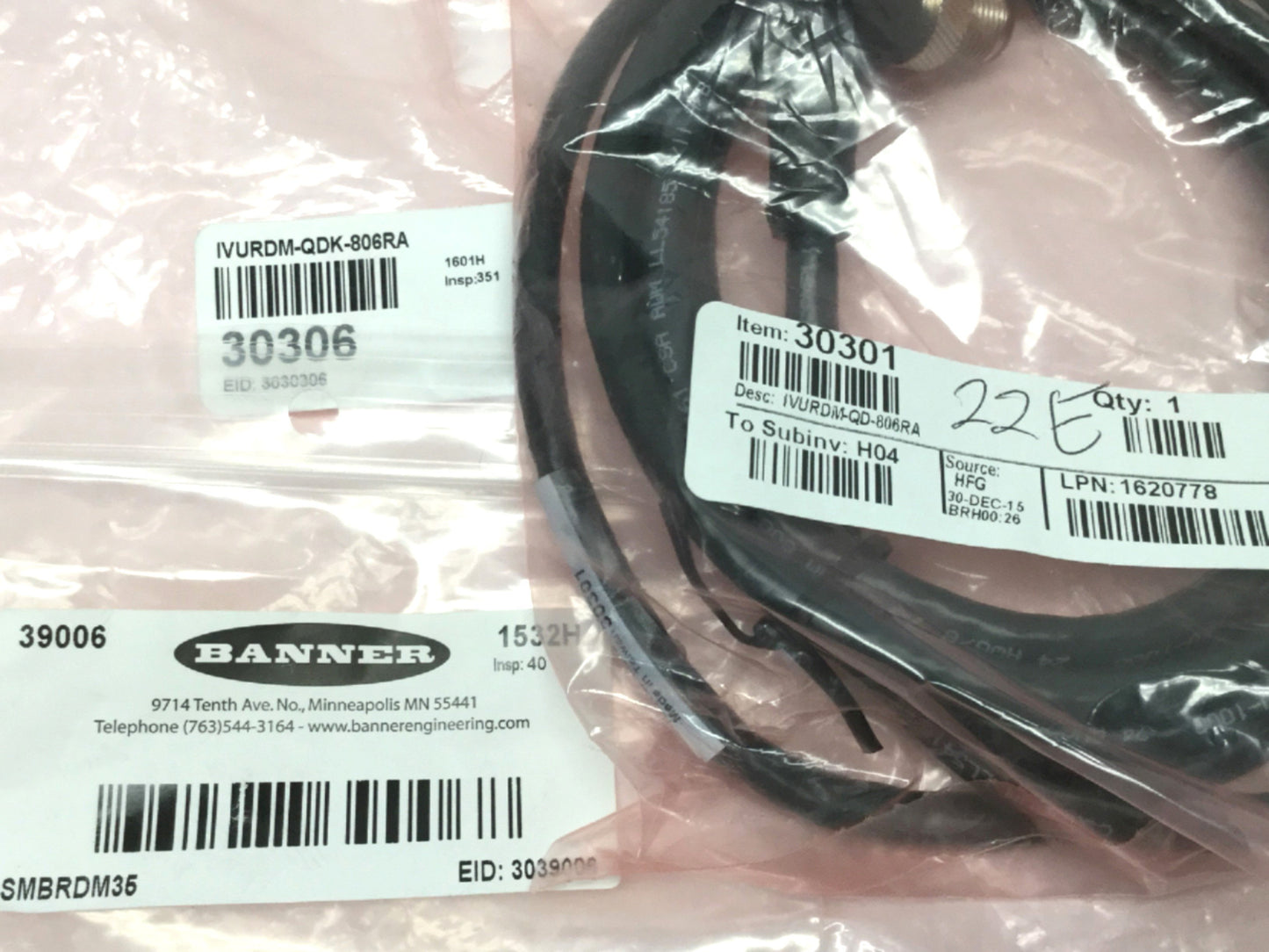 New – Open box Banner IVURDM-QDK-806RA iVu Display Mounting Bracket, Stylus & Cordset 8-Pin M12