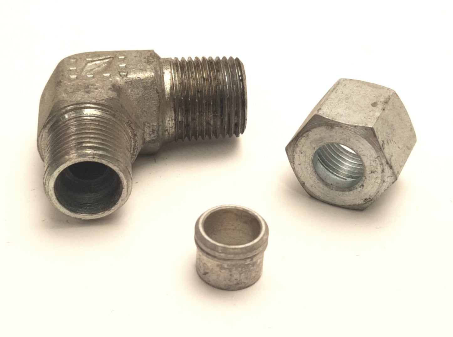 Used Lot of 5 Eaton 7405x6x6 WeatherHead Ermeto Male Elbow, 3/8" NPT to 3/8" Flareles