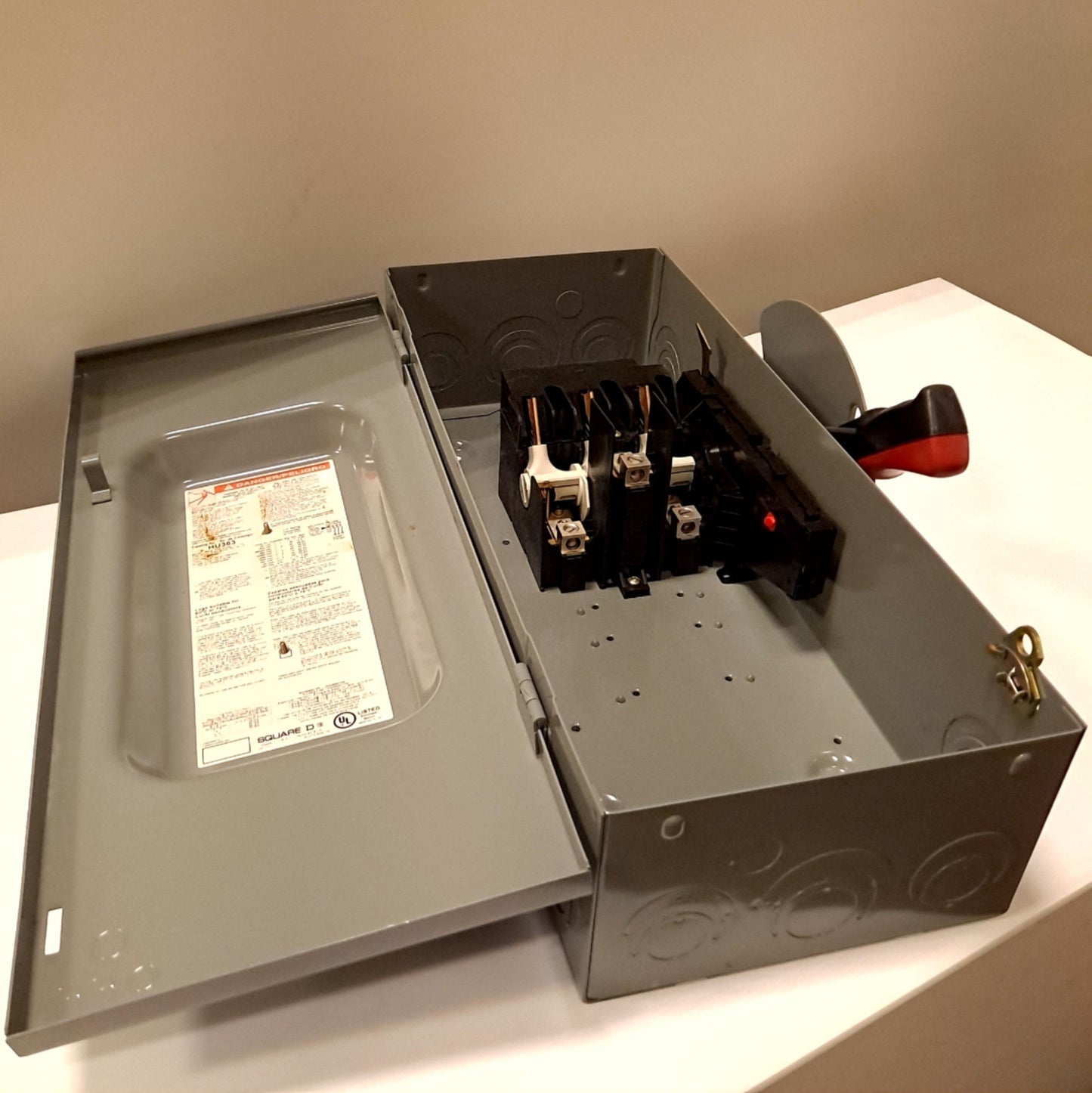 New Square D HU363 Safety switch W/ Enclosure,100A, 3 poles, 100hp, 600VAC/DC