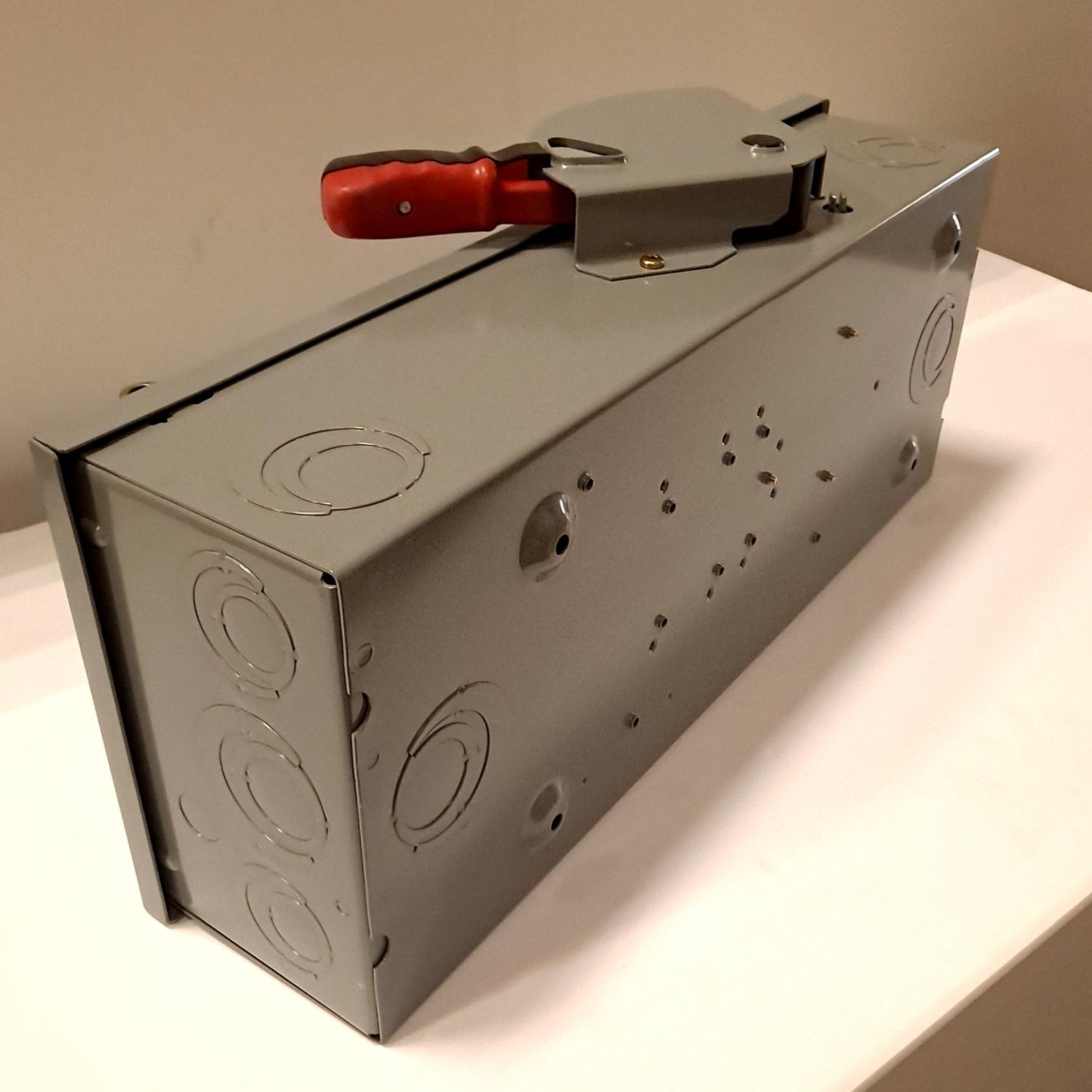 New Square D HU363 Safety switch W/ Enclosure,100A, 3 poles, 100hp, 600VAC/DC