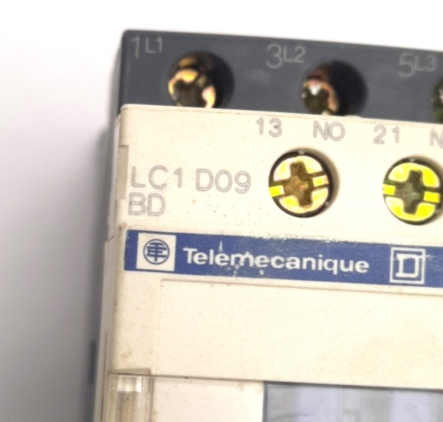 Used Schneider Electric LC1D09BD Square D Contactor 3P, 24v DC Control, w/ LAD4TBDL