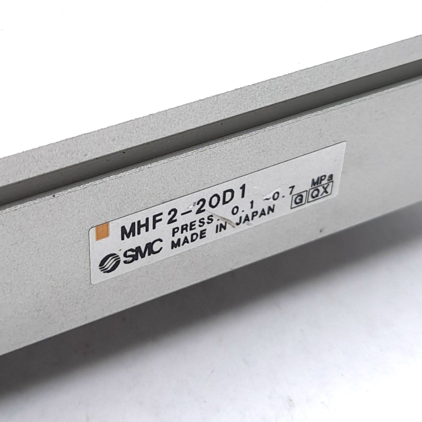Used SMC MHF2-20D1 Air Gripper, Bore: 20mm, Stroke: 40mm (20mm/Finger), 0.1-0.7MPa