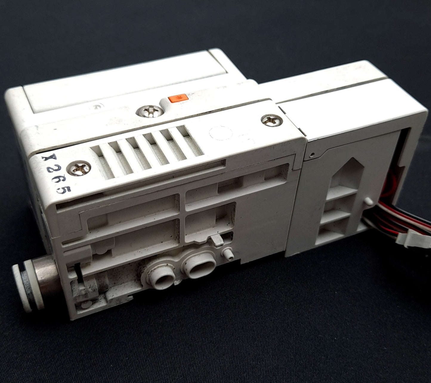 Used SMC SS5Q13-05-X265-Q Manifold Assembly, 5-Stations, DIN Rail OR Direct Mount