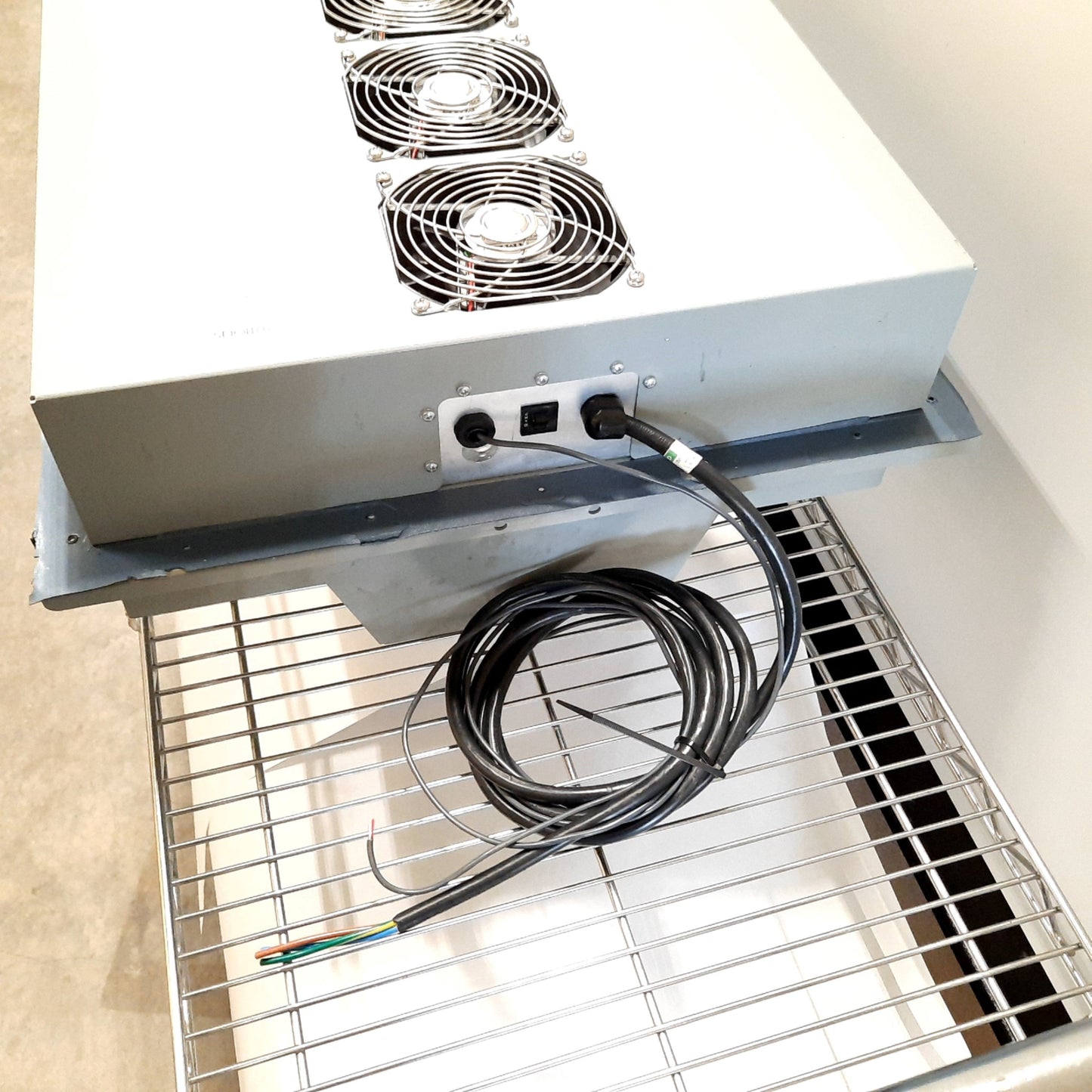 Used EIC AAC-161-4XT Enclosure Cooling 3200BTU Thermoelectric Air Conditioner 240VAC