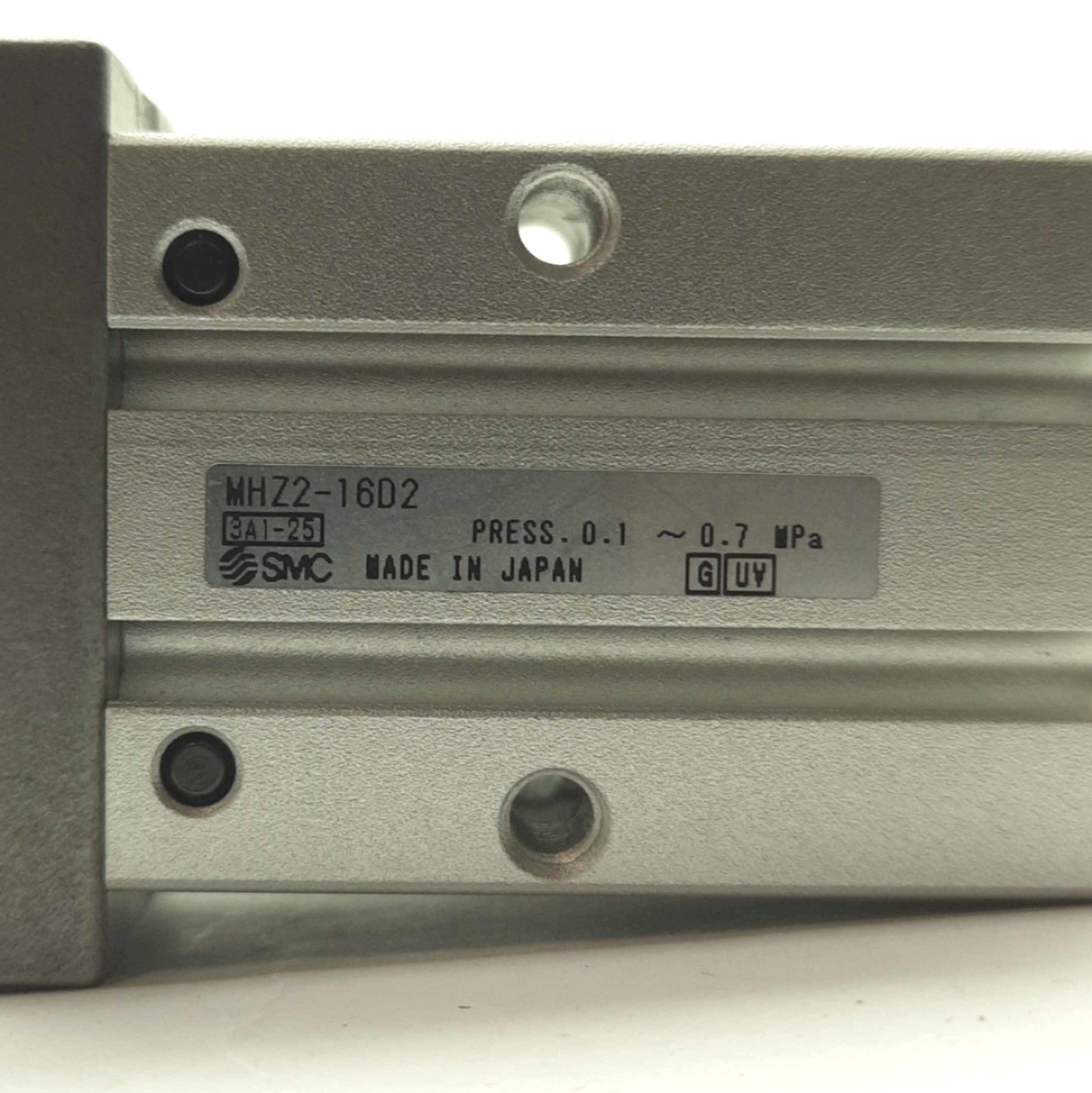 Used SMC MH72-16D2 Double Acting Parallel Gripper, 16mm Bore, 6mm Stroke, 100PSI