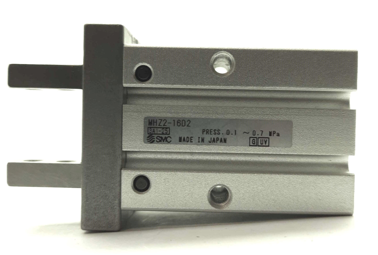 Used SMC MH72-16D2 Double Acting Parallel Gripper, 16mm Bore, 6mm Stroke, 100PSI