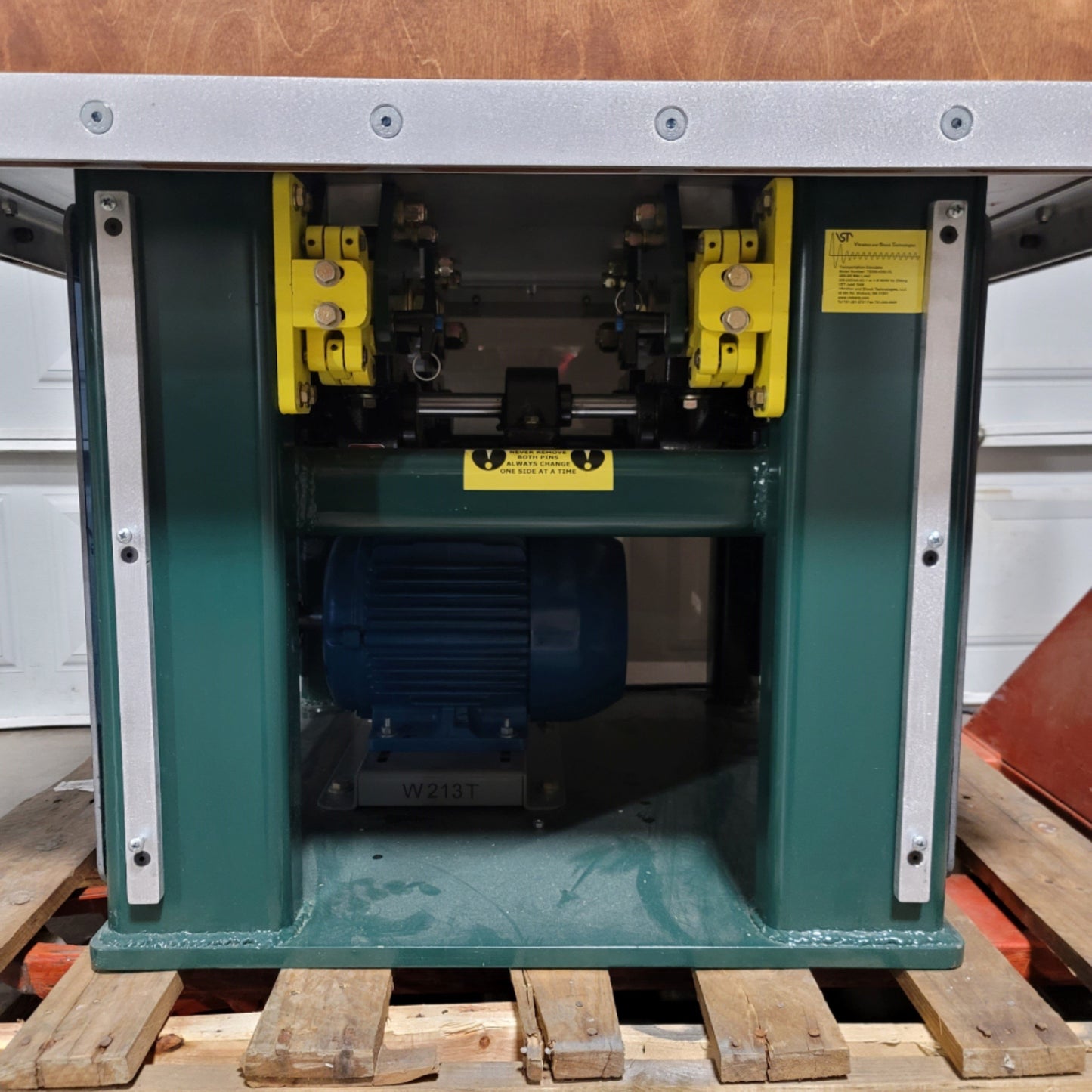 Used VST TS300-4242-VL Transportation Simulator 42"x42" Table 0.1-5Hz 300lb Capacity