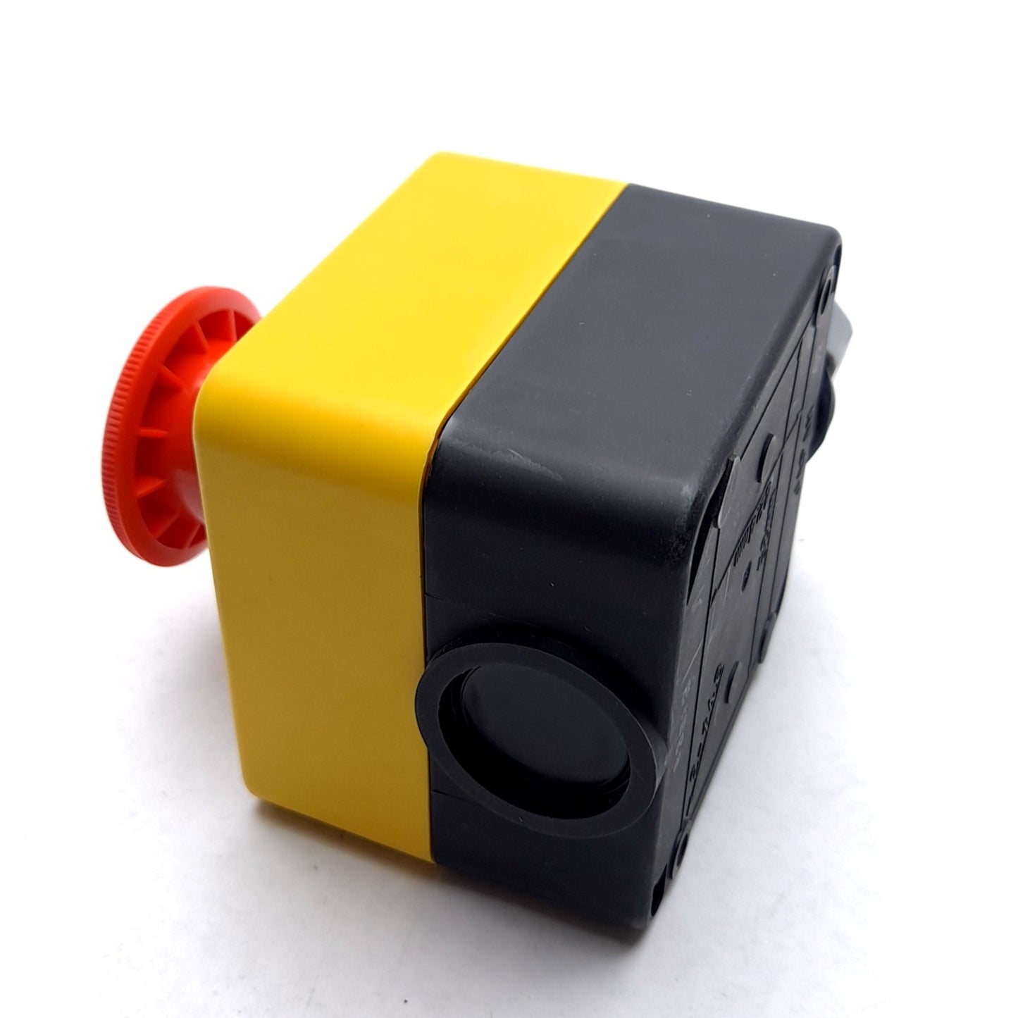 New Idec HW1X-BV402-R E-Stop & Enclosure 2x N/C 600V 10A 2.75"W x 2.75"L x 2.25"D