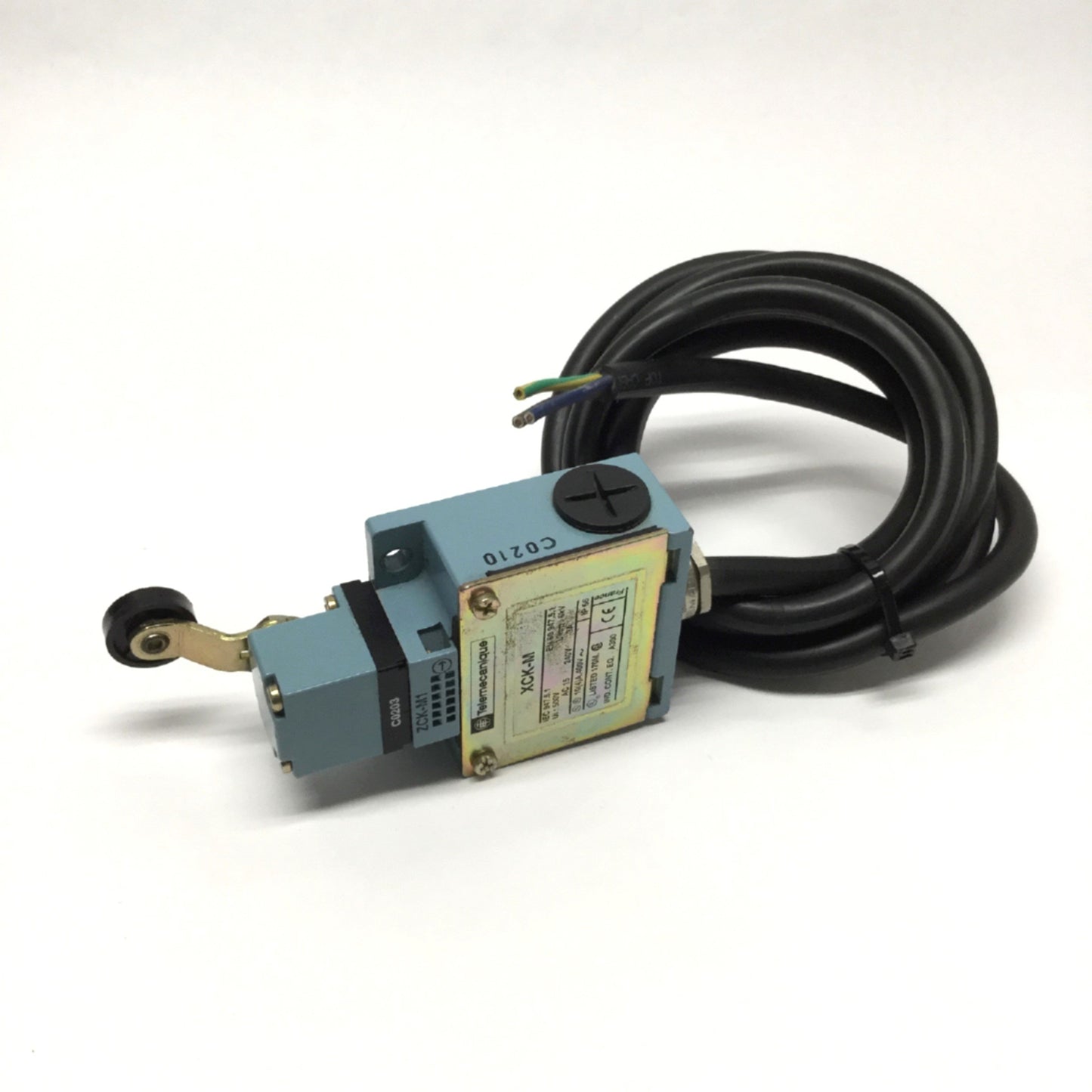 Used Telemecanique XCK-M OsiSense Metal Limit Switch, Roller Lever Operator, 1NO-1NC
