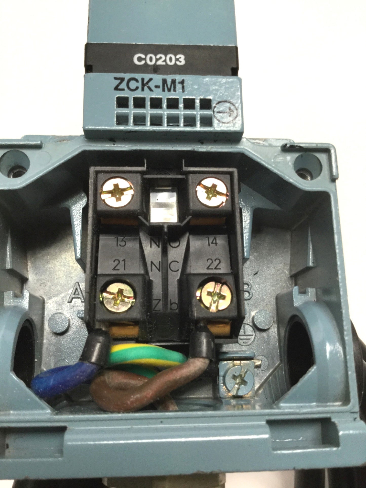 Used Telemecanique XCK-M OsiSense Metal Limit Switch, Roller Lever Operator, 1NO-1NC