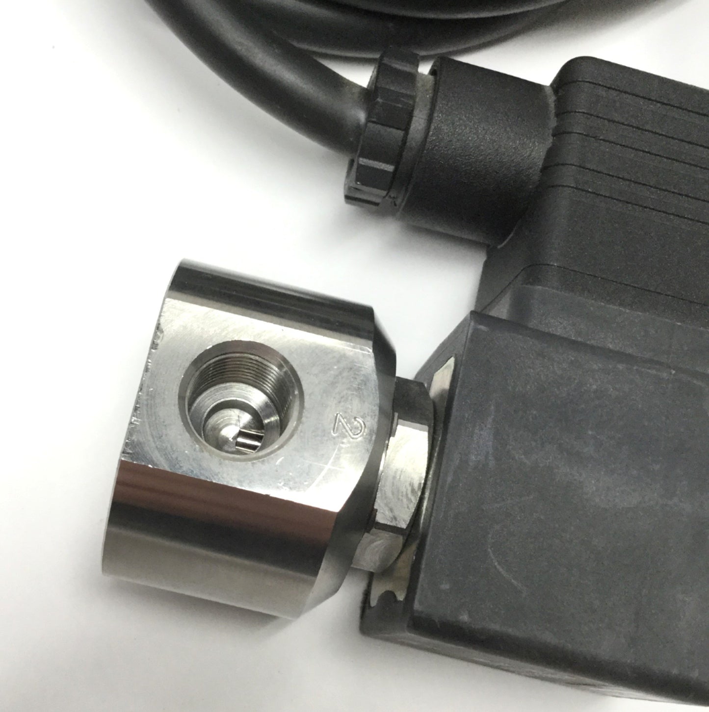 Used Parker 121V5306 481865C2 Stainless Solenoid Valve 24VDC Coil, 2-Way NC, 0-100psi