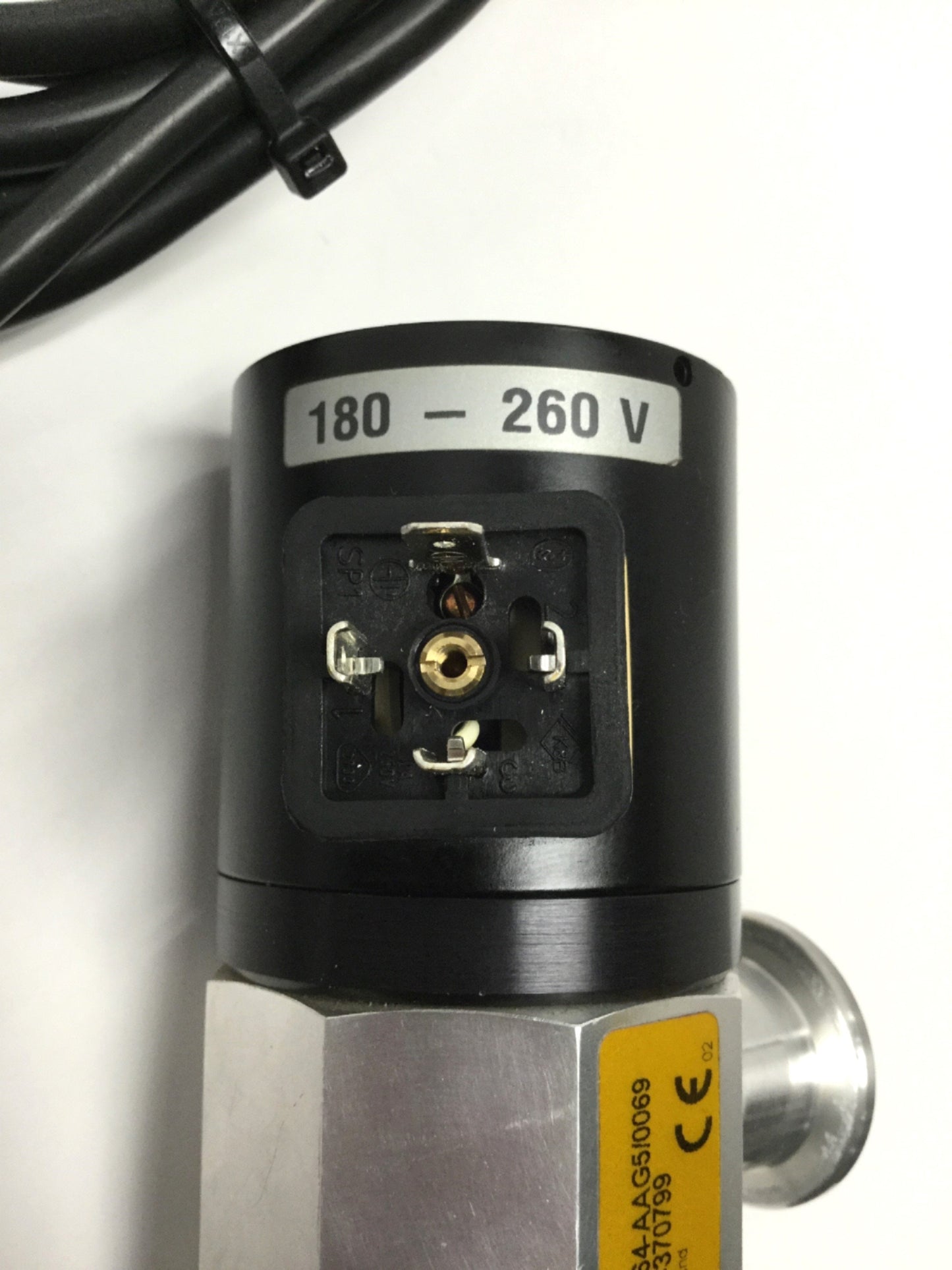 Used VAT Alcatel 26328-KA64-AAG5 Solenoid Vacuum Angle Valve, 180-260VAC, DN25 ISO-KF