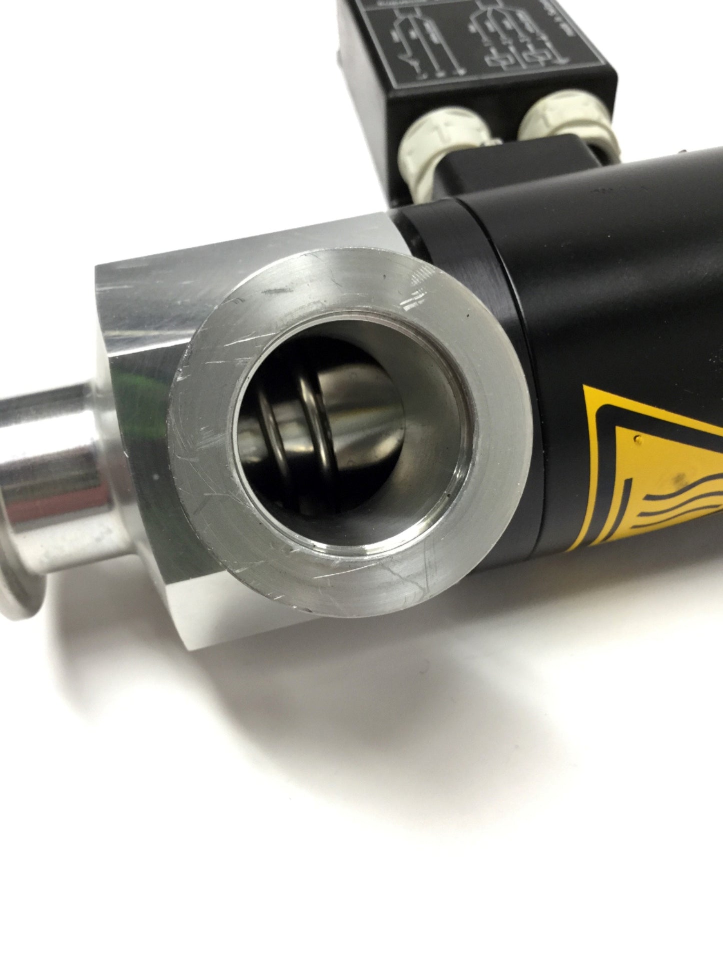 Used VAT Alcatel 26328-KA64-AAG5 Solenoid Vacuum Angle Valve, 180-260VAC, DN25 ISO-KF