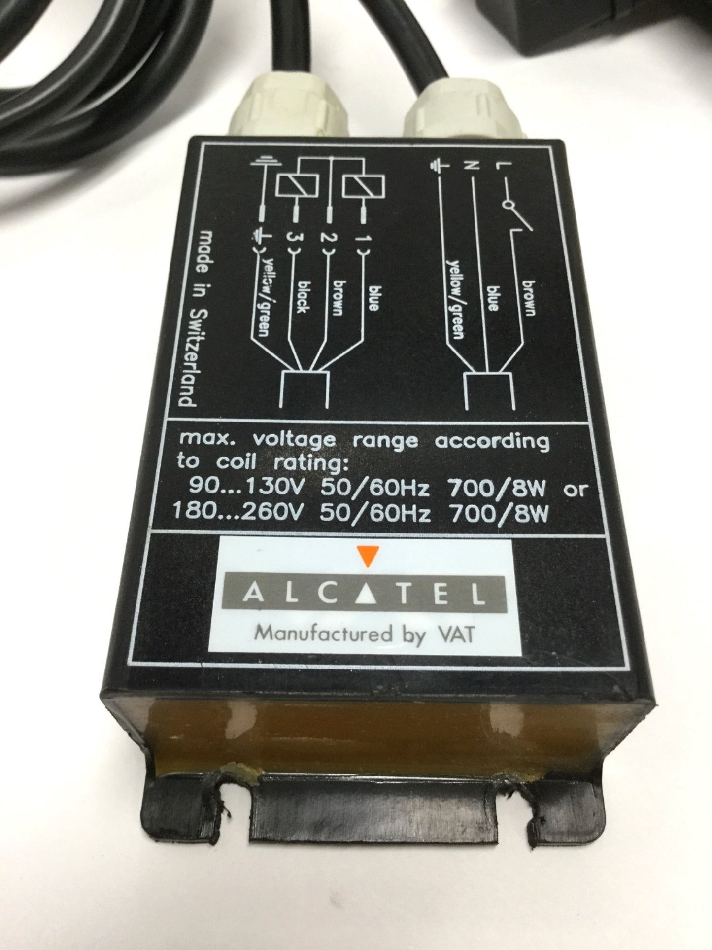 Used VAT Alcatel 26328-KA64-AAG5 Solenoid Vacuum Angle Valve, 180-260VAC, DN25 ISO-KF