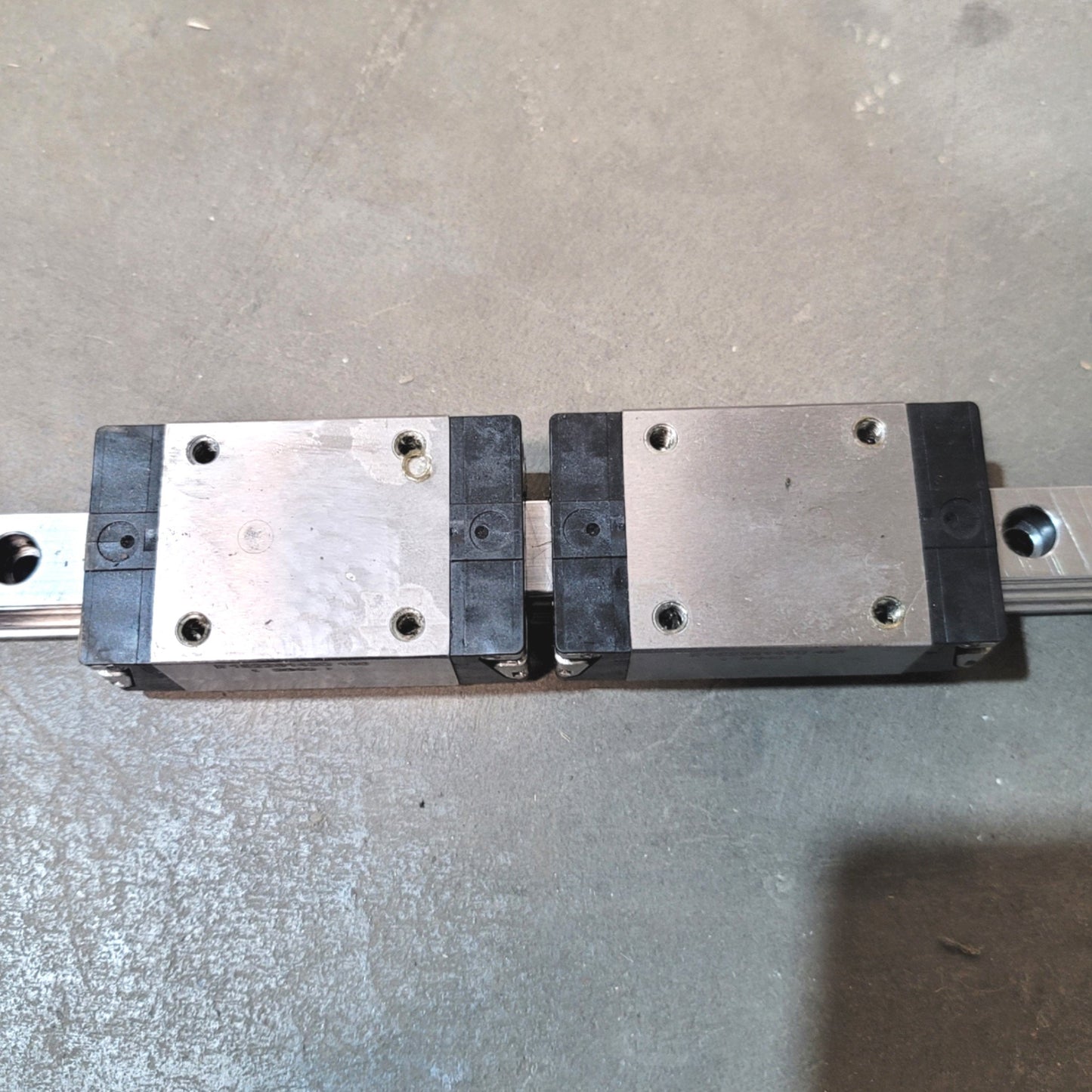 Used Bosch Rexroth R160580131 2600mm Linear Rail With 2x R162281420 Bearing Blocks