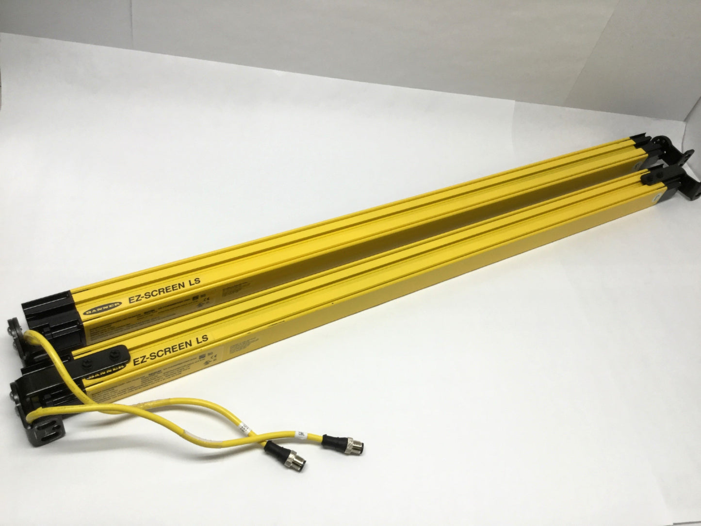 Used Banner SLLP14-910P88 EZ-Screen Safety Light Curtain Emitter & Receiver, 14mm Res