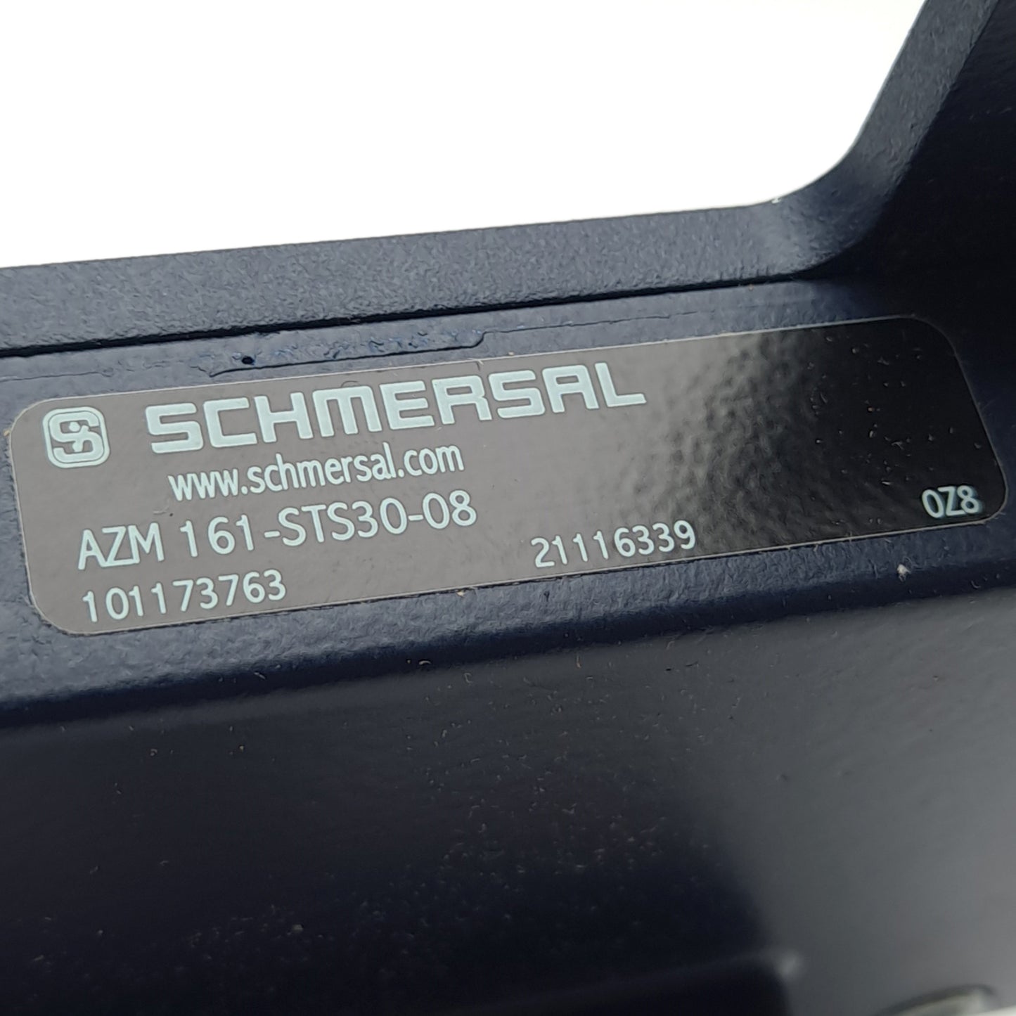 New – Open box Schmersal AZM 161-STS30-08 Safety Switch Left Door Hinge 15,000 N Shearing Force