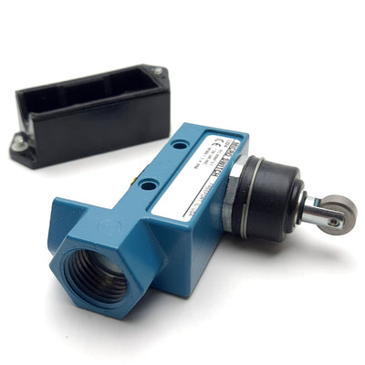 New – Open box Honeywell BZE6-2RN81 Micro Switch General Purpose 1NC/1NO, 15A @ 600V, 2A @ 250V